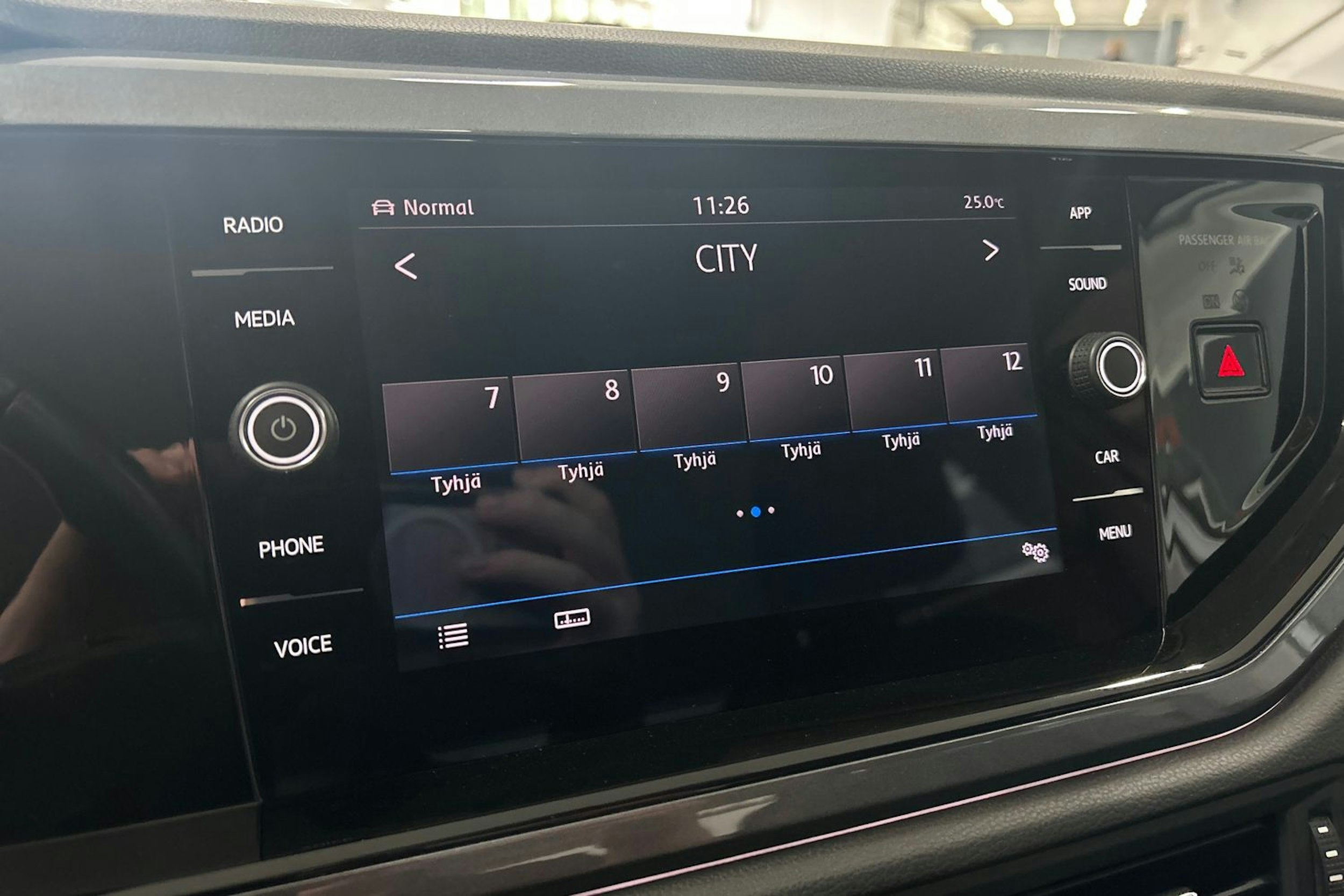 Valkoinen Volkswagen Polo 2018 kuva 18.