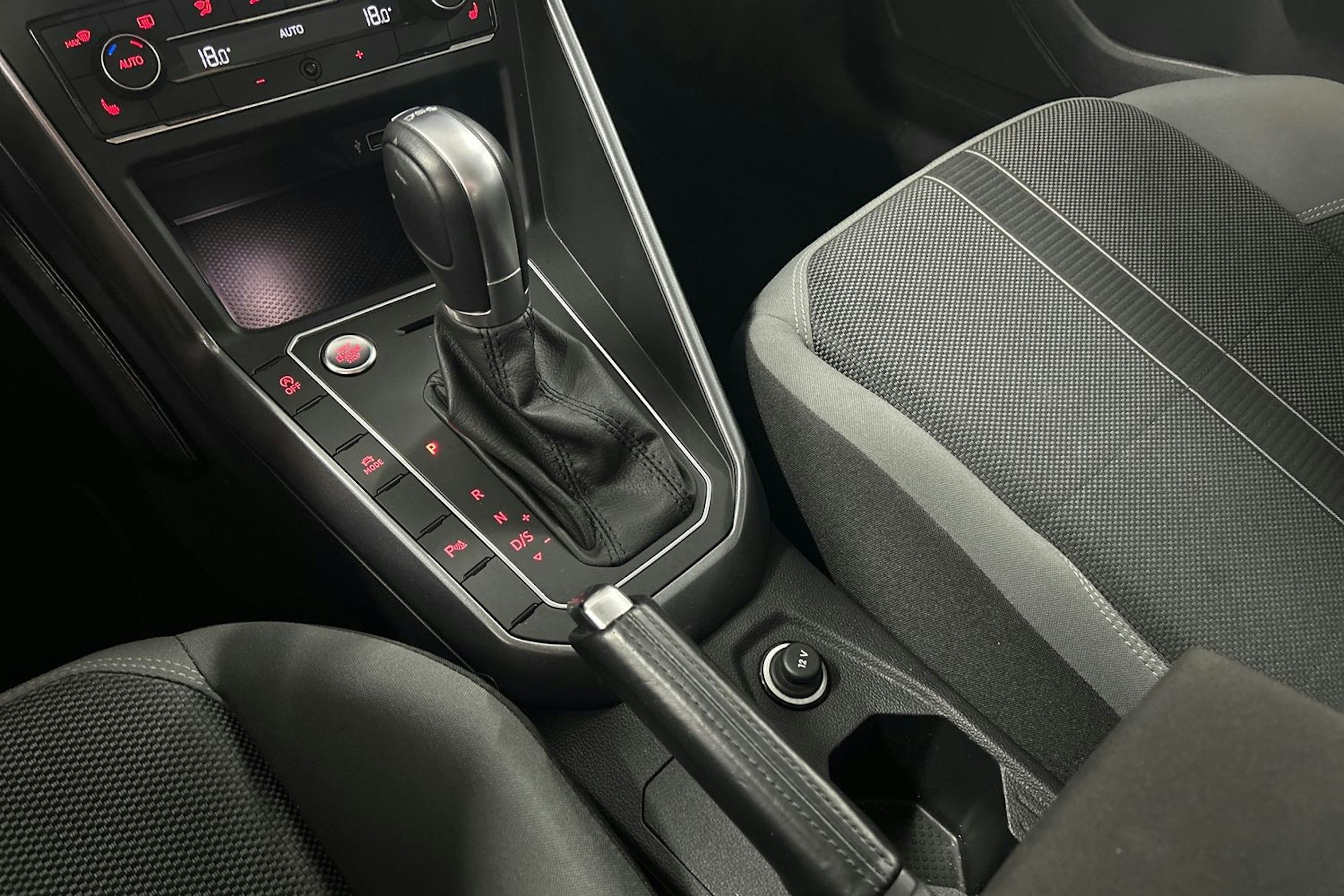 Valkoinen Volkswagen Polo 2018 kuva 26.