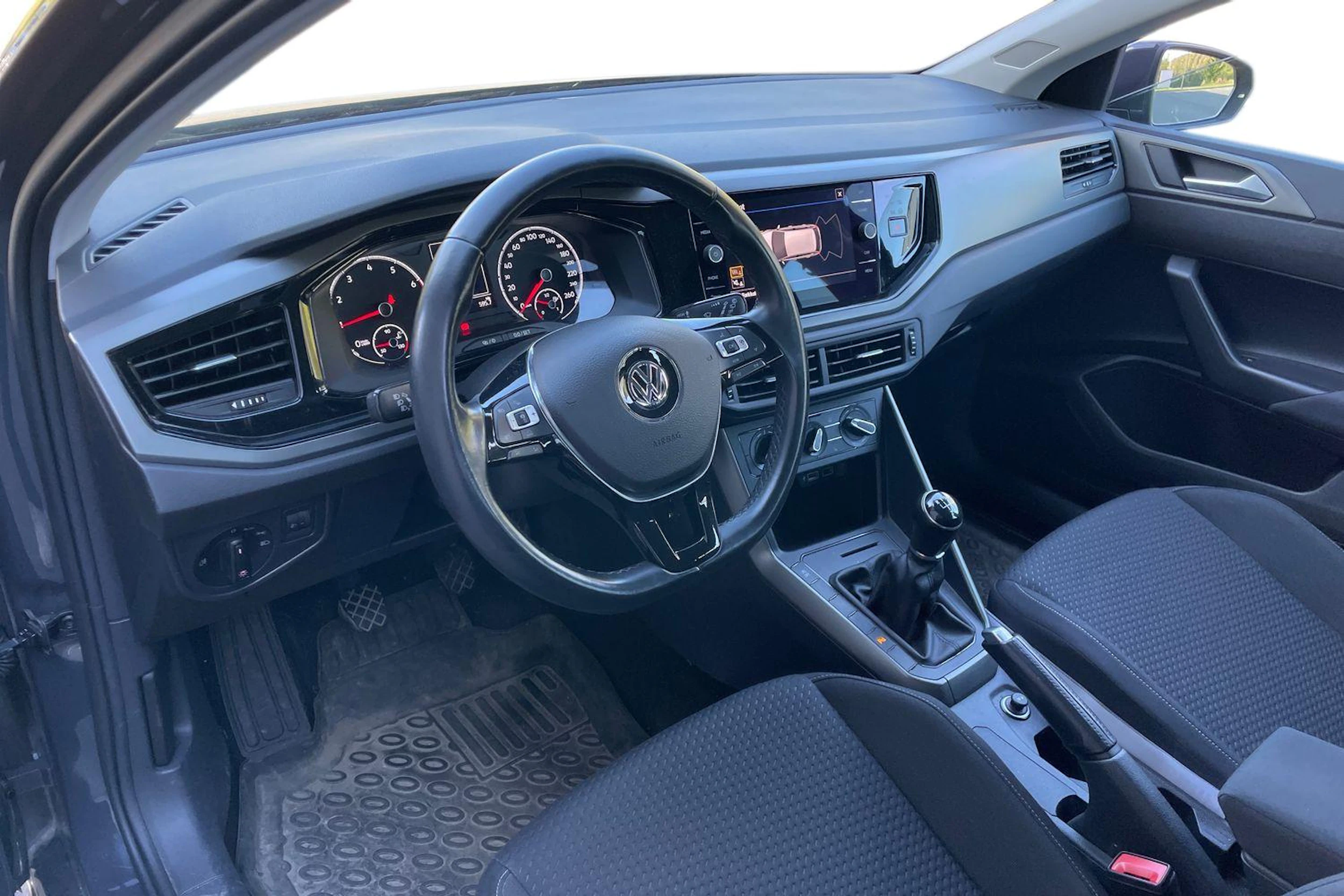Harmaa Volkswagen POLO 2018 kuva 3.