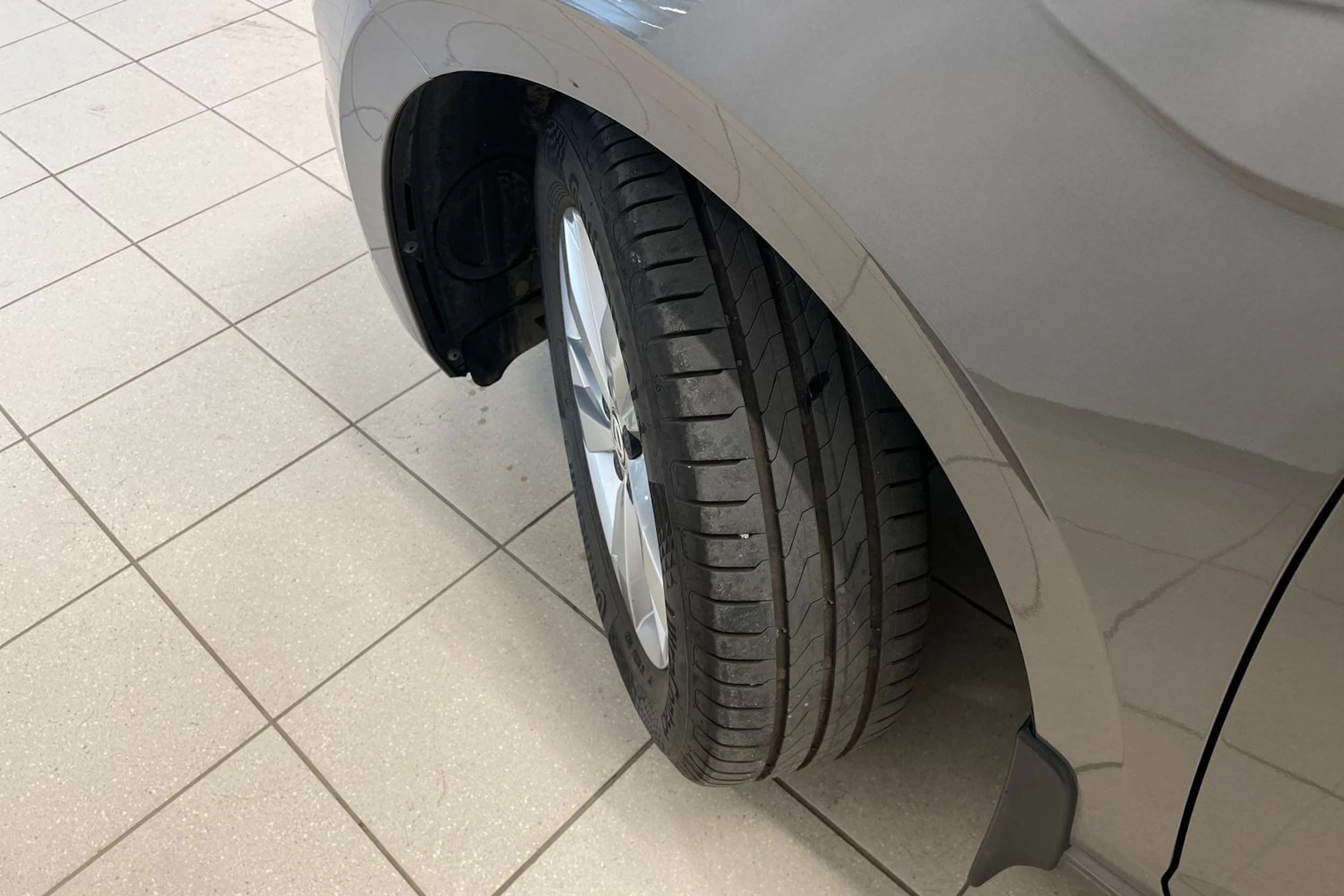 Harmaa Volkswagen POLO 2018 kuva 13.