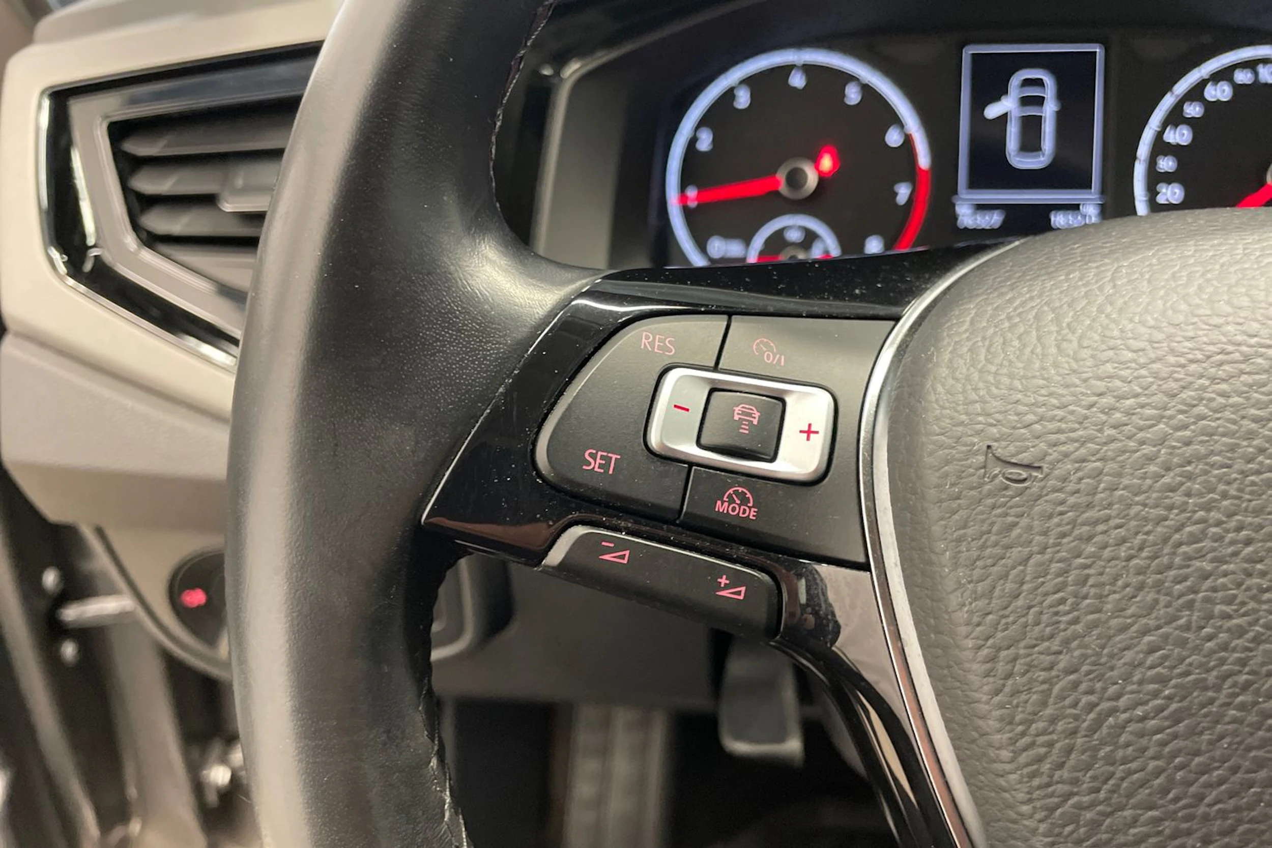 Harmaa Volkswagen POLO 2018 kuva 17.