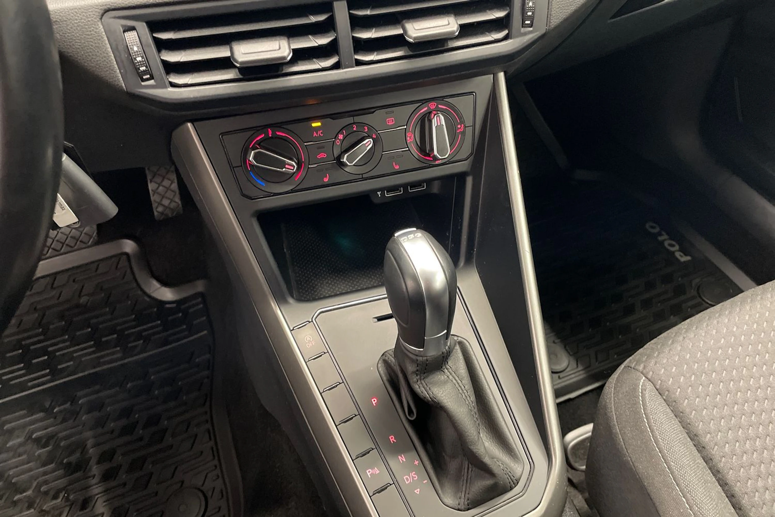 Harmaa Volkswagen POLO 2018 kuva 18.