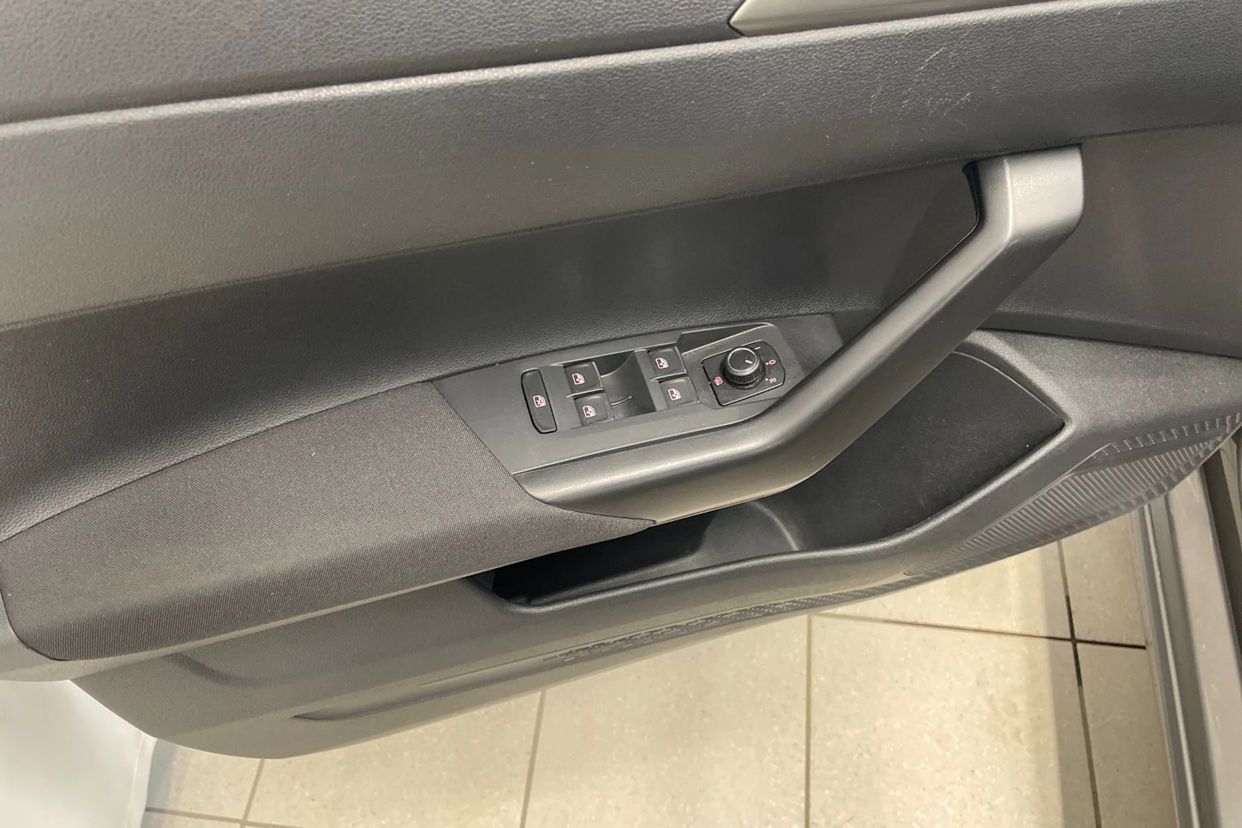 Harmaa Volkswagen POLO 2018 kuva 20.