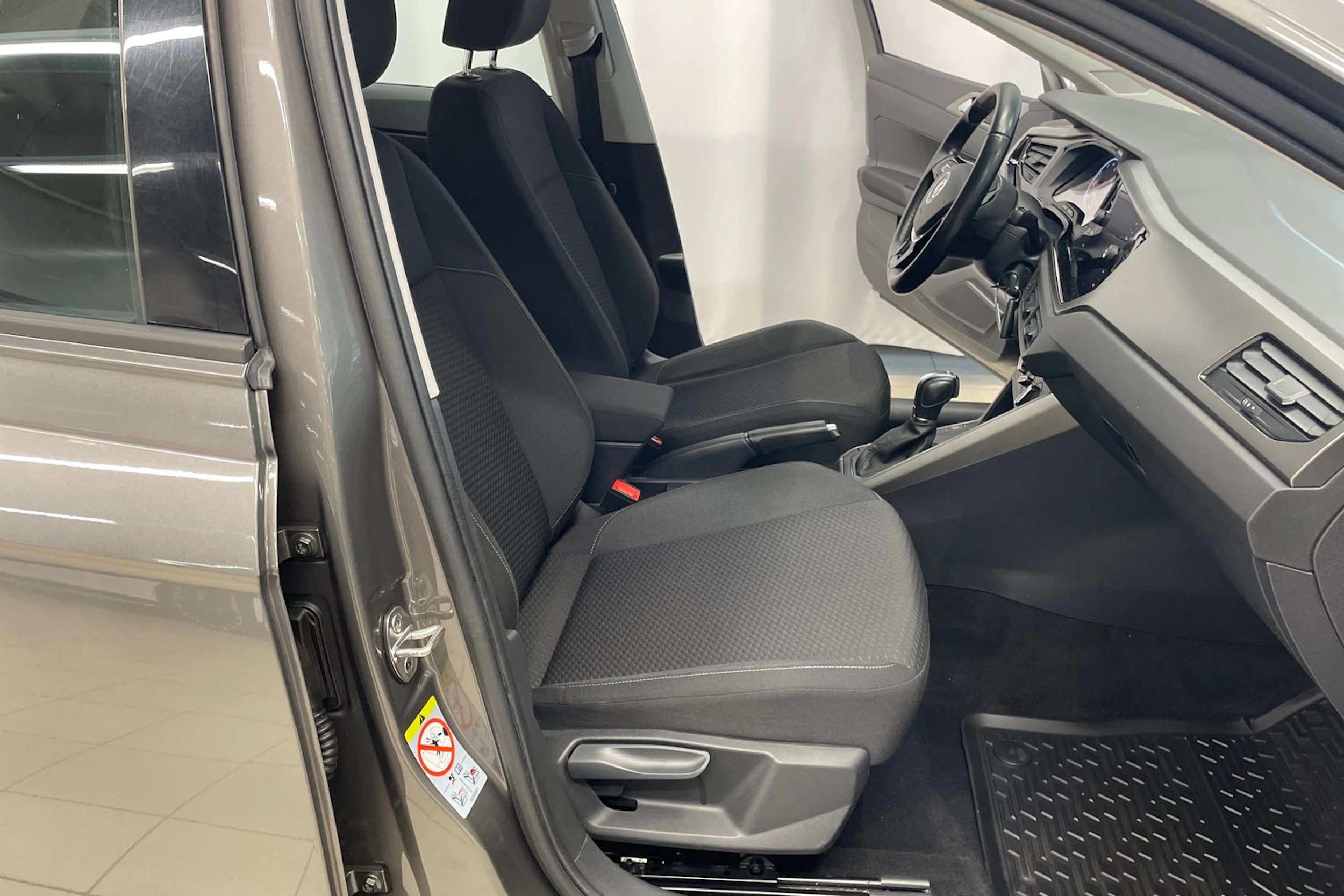 Harmaa Volkswagen POLO 2018 kuva 25.