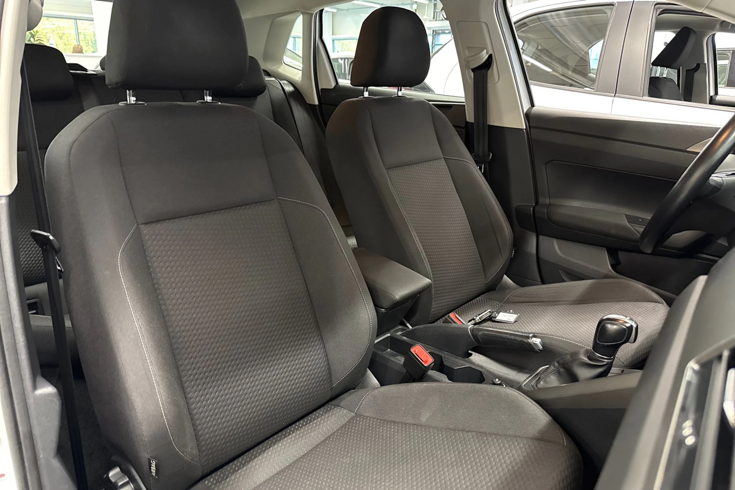 valkoinen Volkswagen Polo 2018 kuva 15.