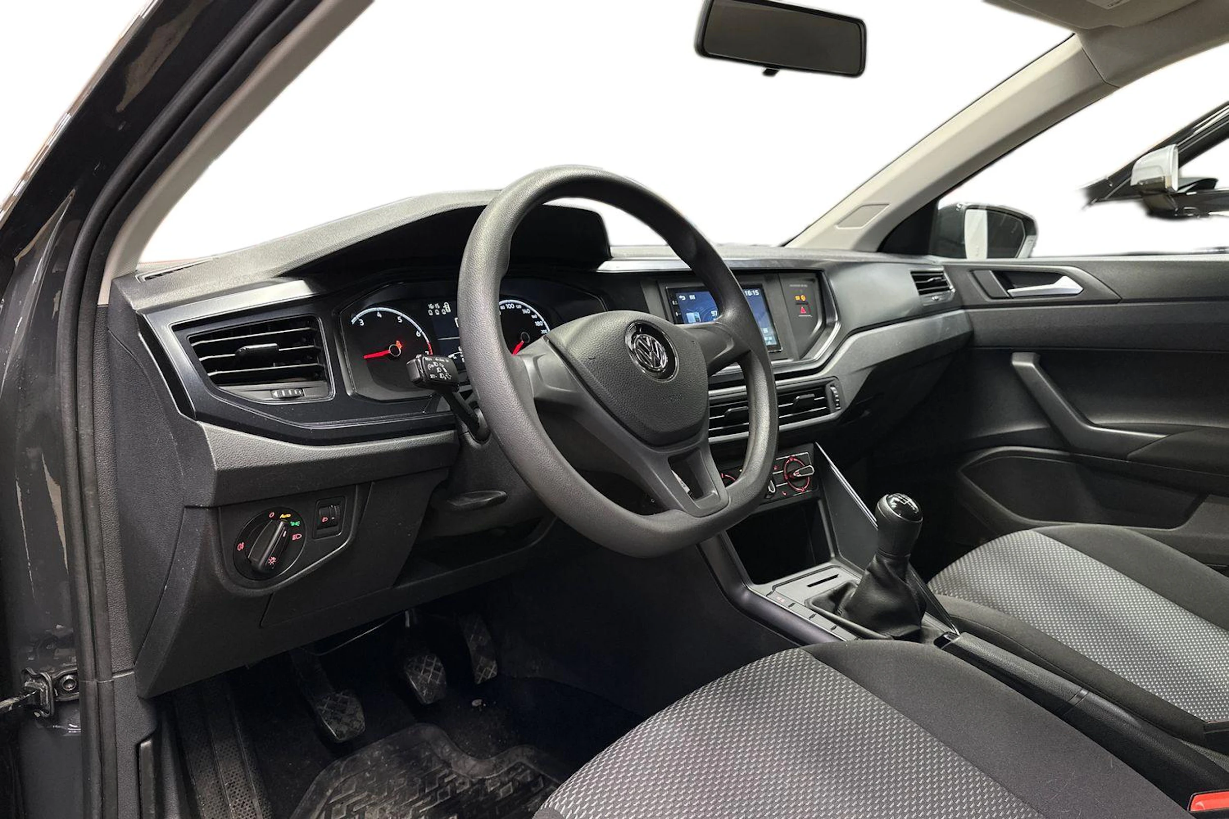 harmaa Volkswagen Polo 2018 kuva 6.