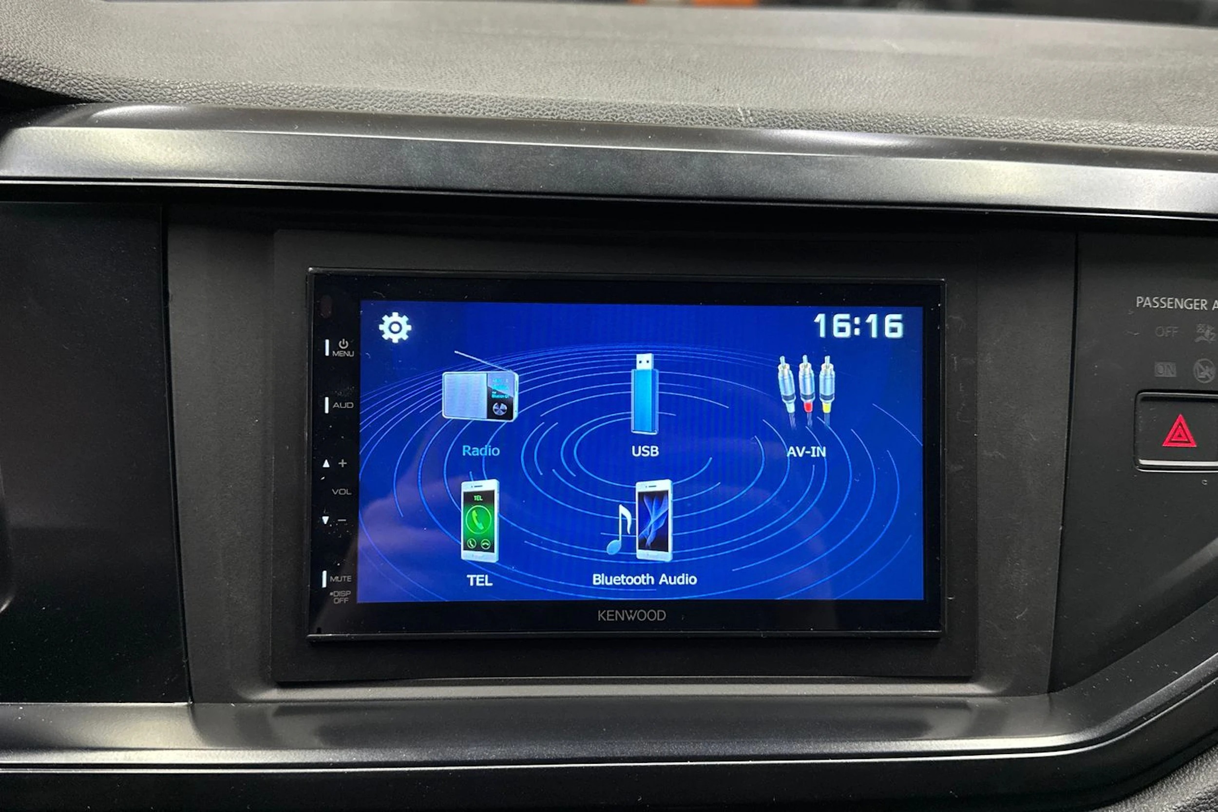 harmaa Volkswagen Polo 2018 kuva 12.