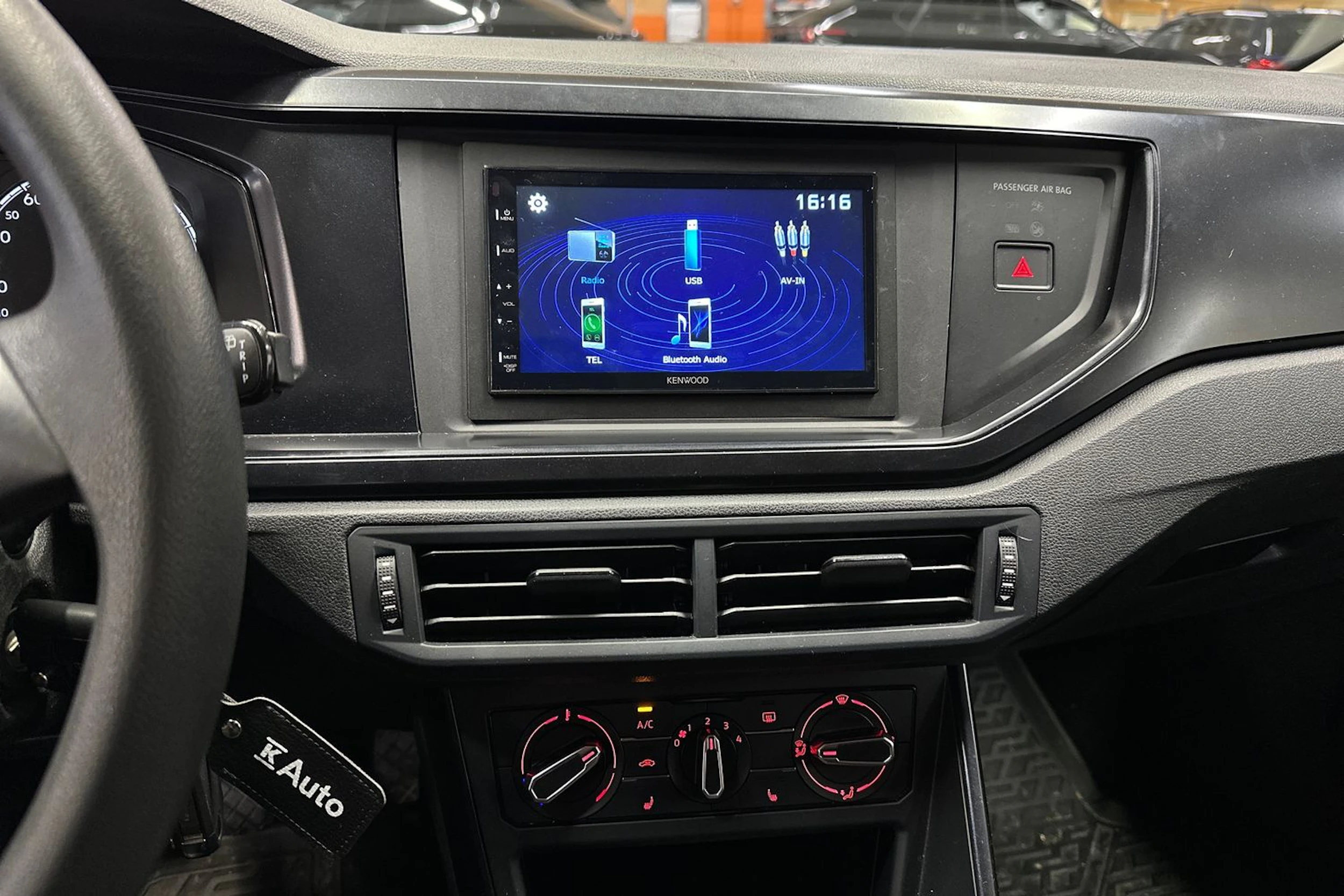 harmaa Volkswagen Polo 2018 kuva 13.