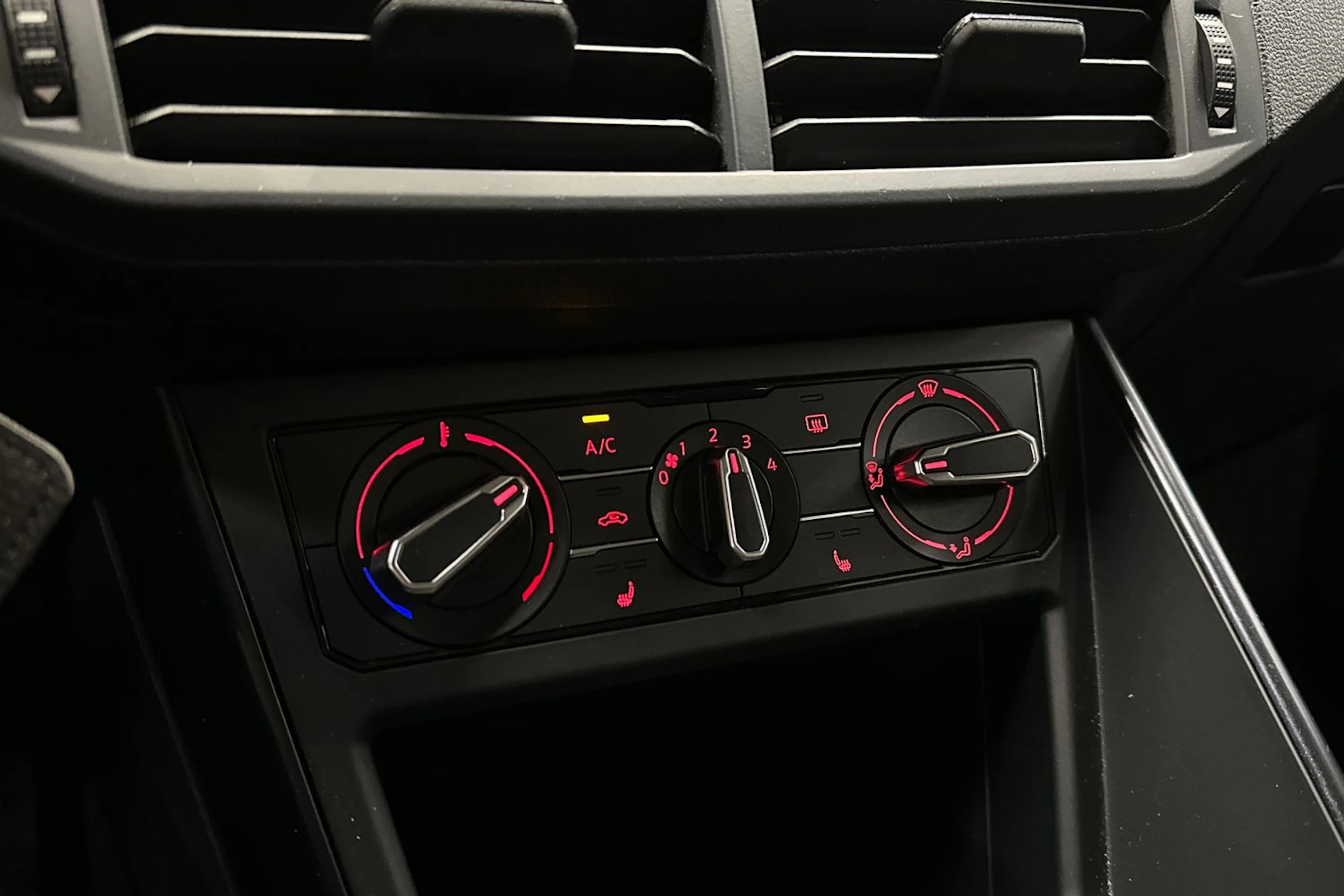 harmaa Volkswagen Polo 2018 kuva 14.