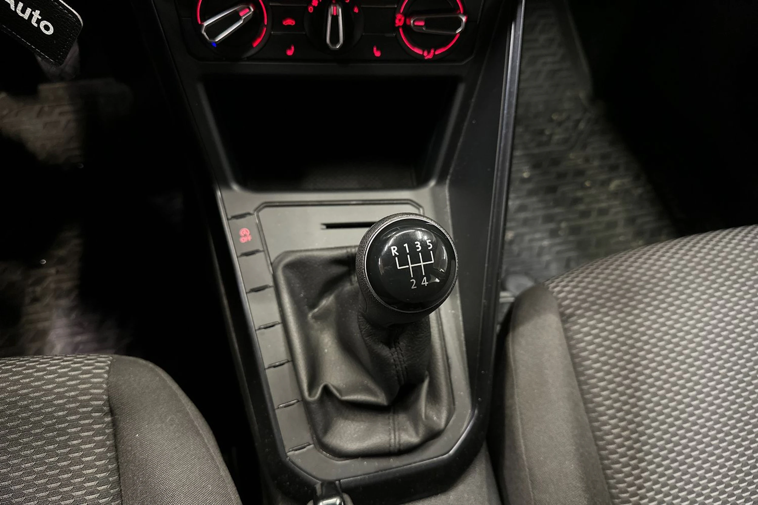 harmaa Volkswagen Polo 2018 kuva 15.