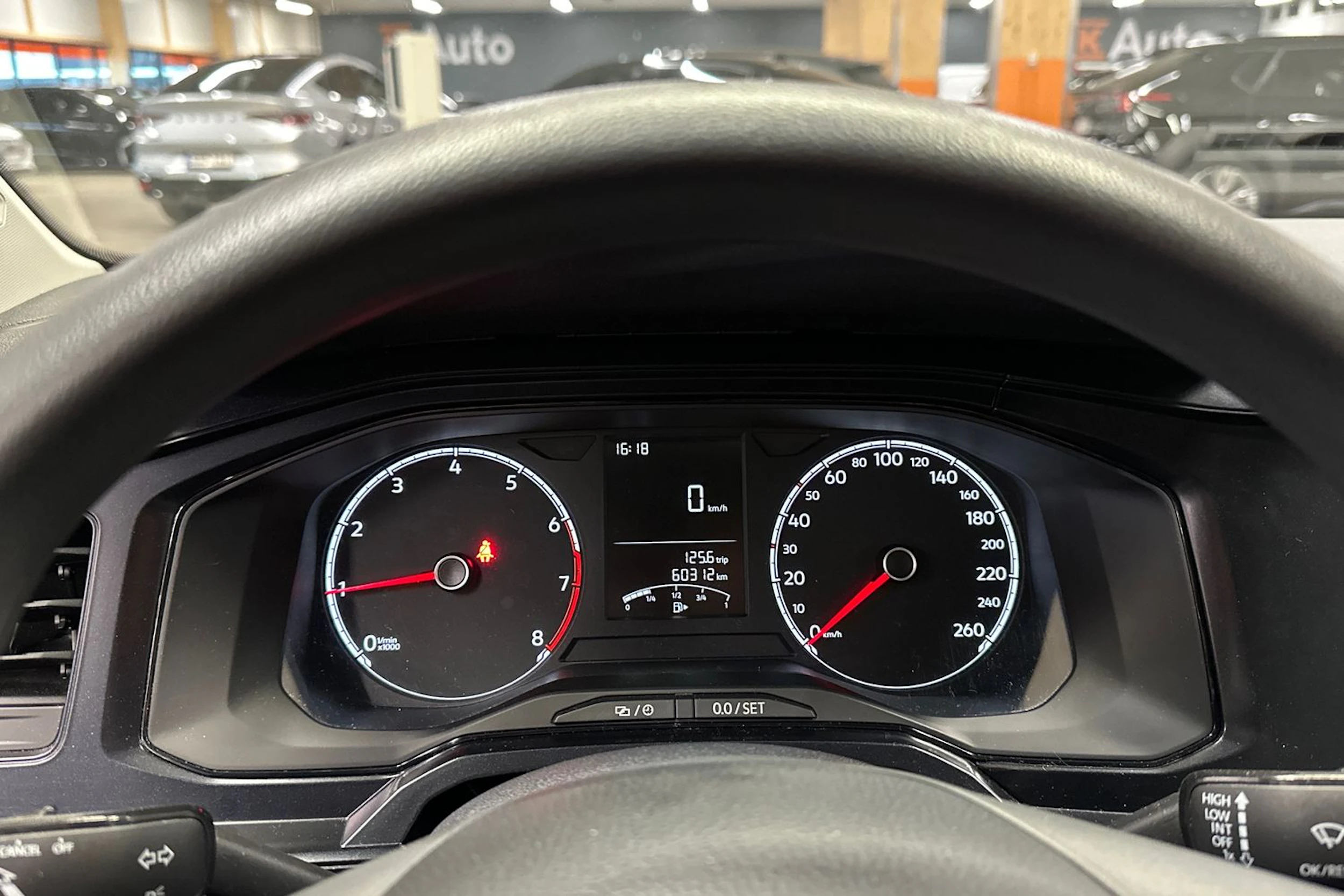 harmaa Volkswagen Polo 2018 kuva 16.