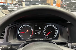 harmaa Volkswagen Polo 2018 kuva 16.