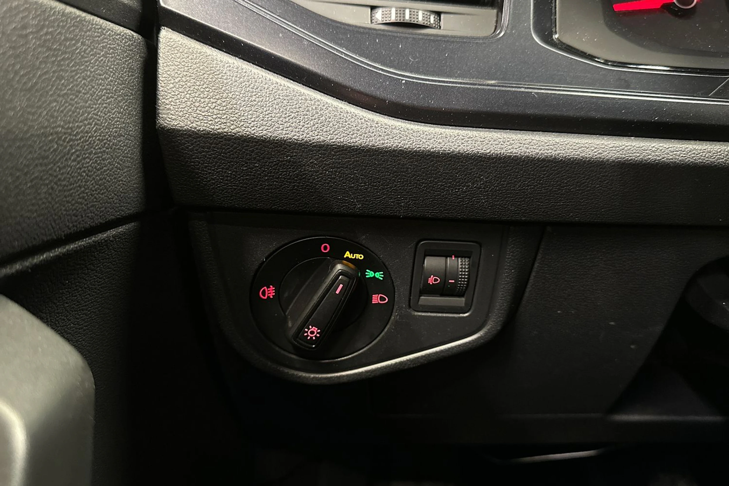 harmaa Volkswagen Polo 2018 kuva 19.