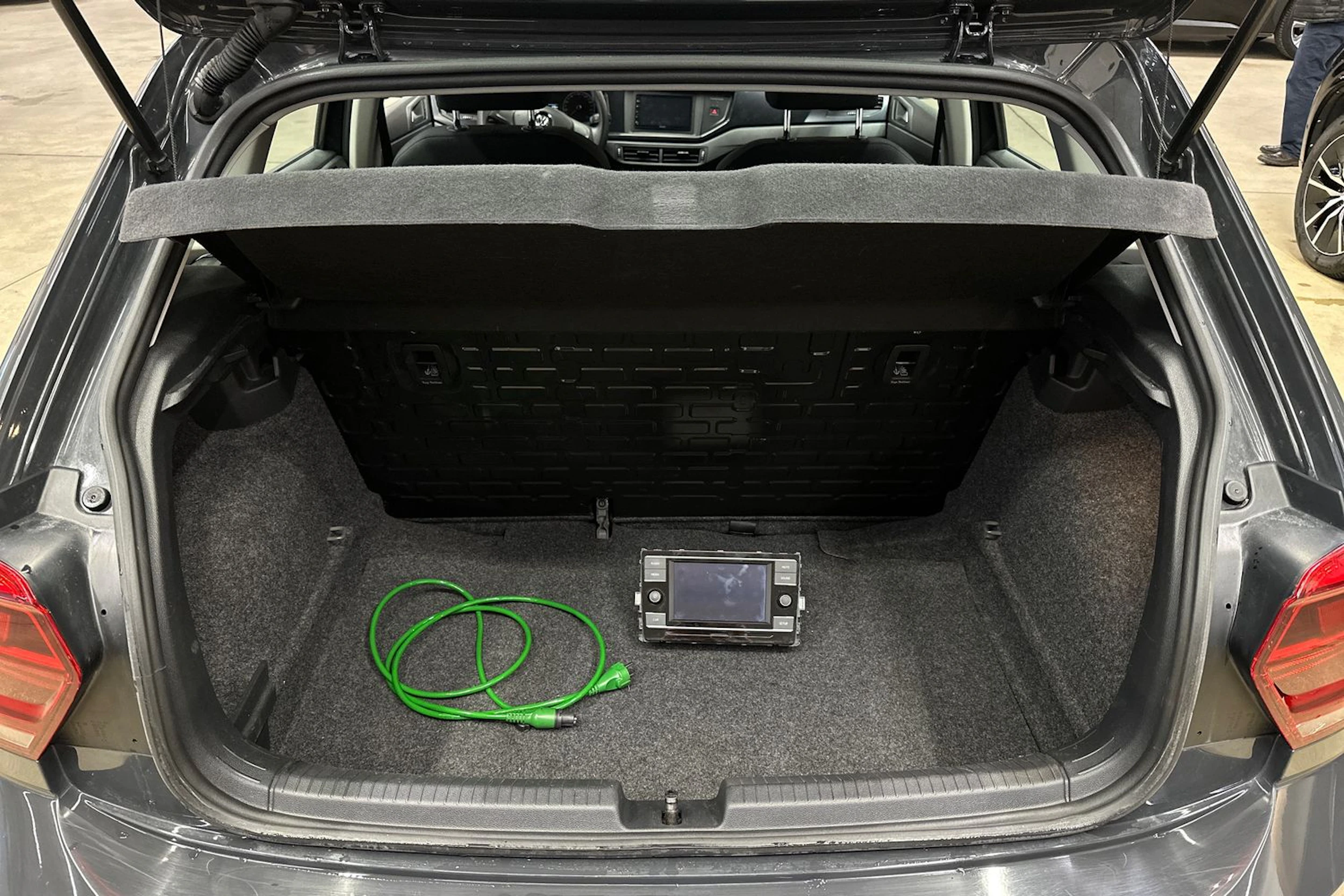 harmaa Volkswagen Polo 2018 kuva 20.