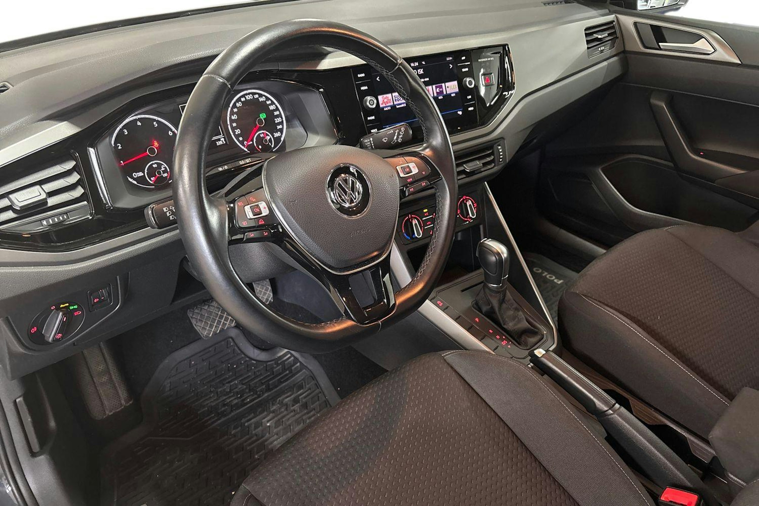 Harmaa Volkswagen POLO 2018 kuva 7.