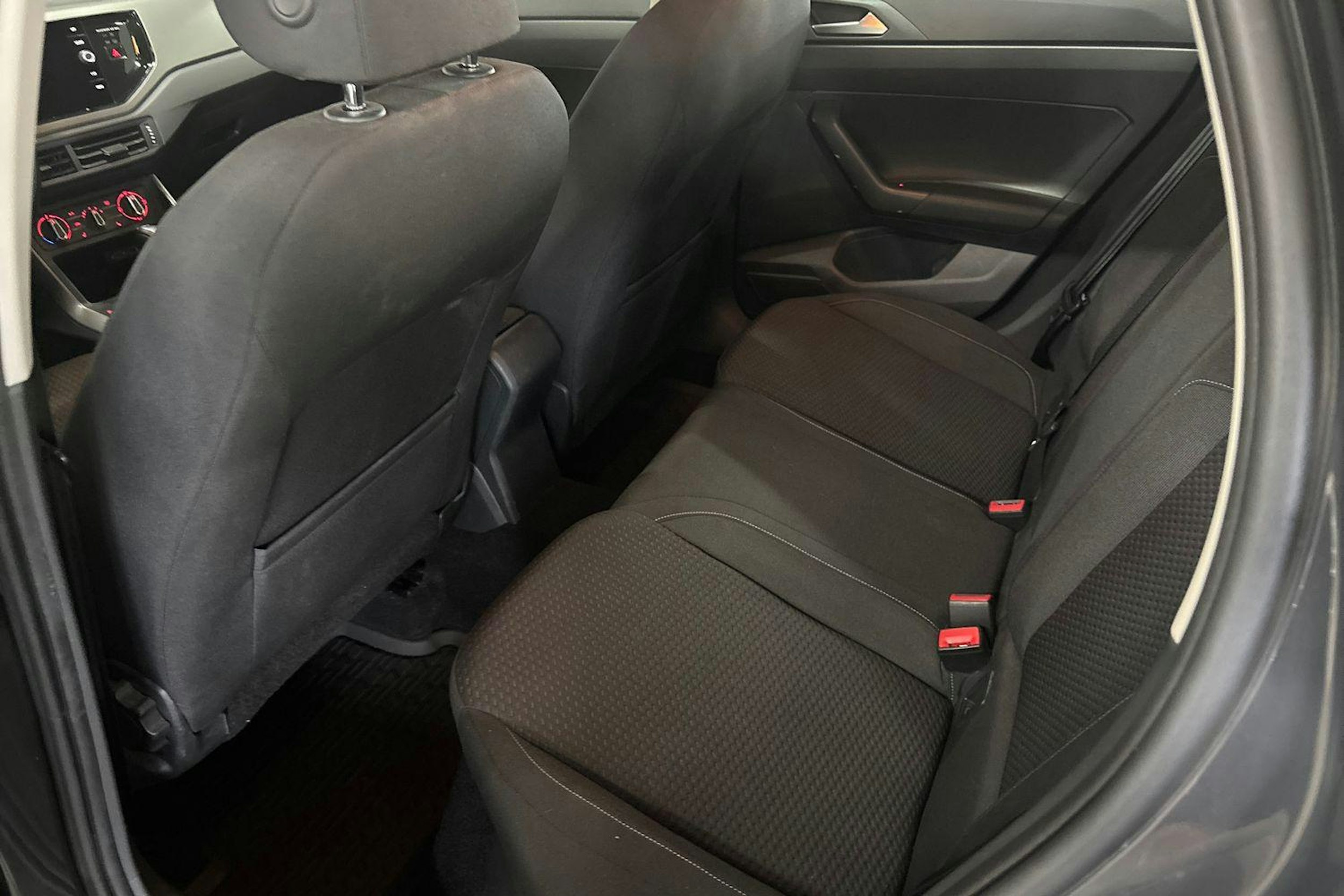 Harmaa Volkswagen POLO 2018 kuva 10.