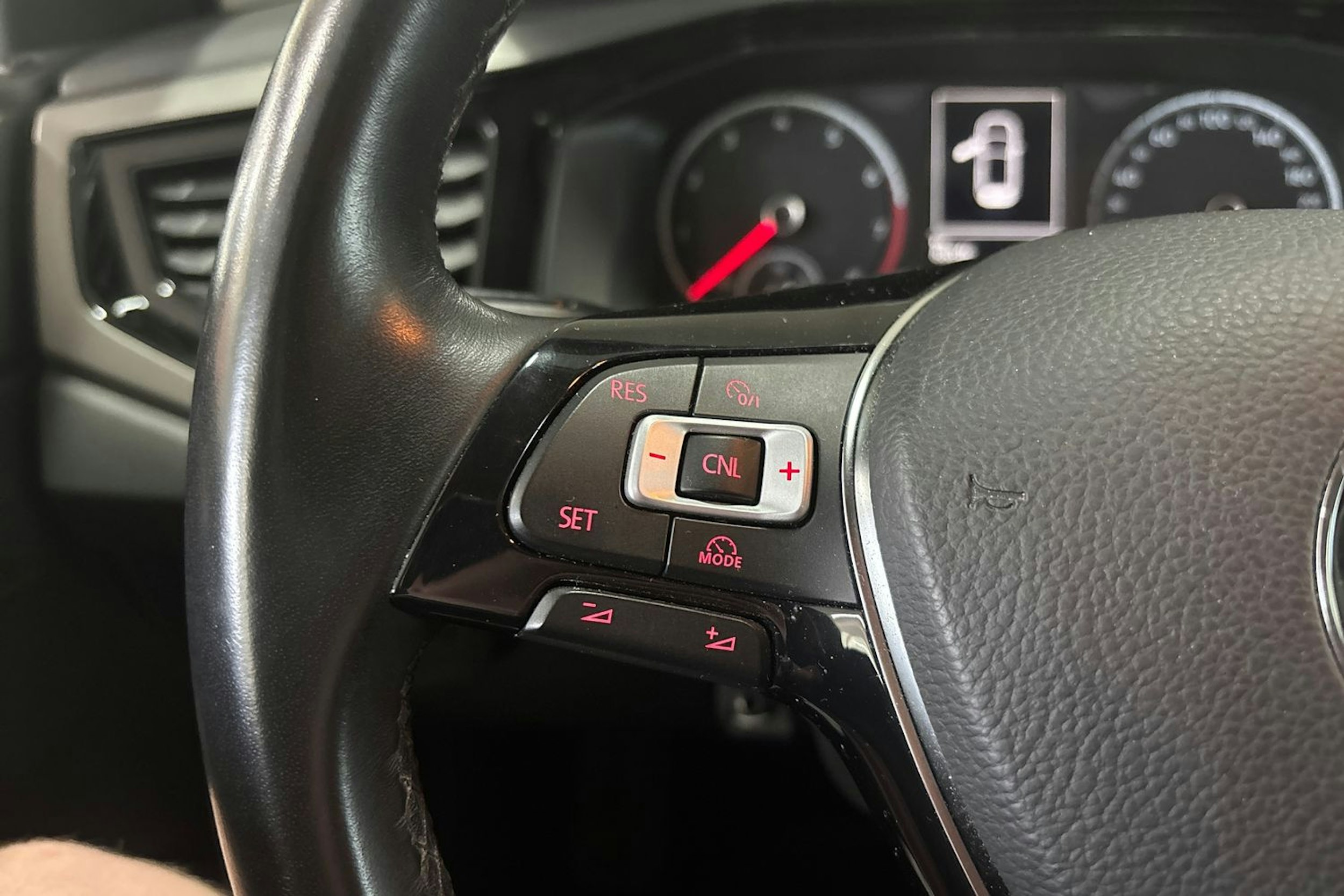 Harmaa Volkswagen POLO 2018 kuva 15.