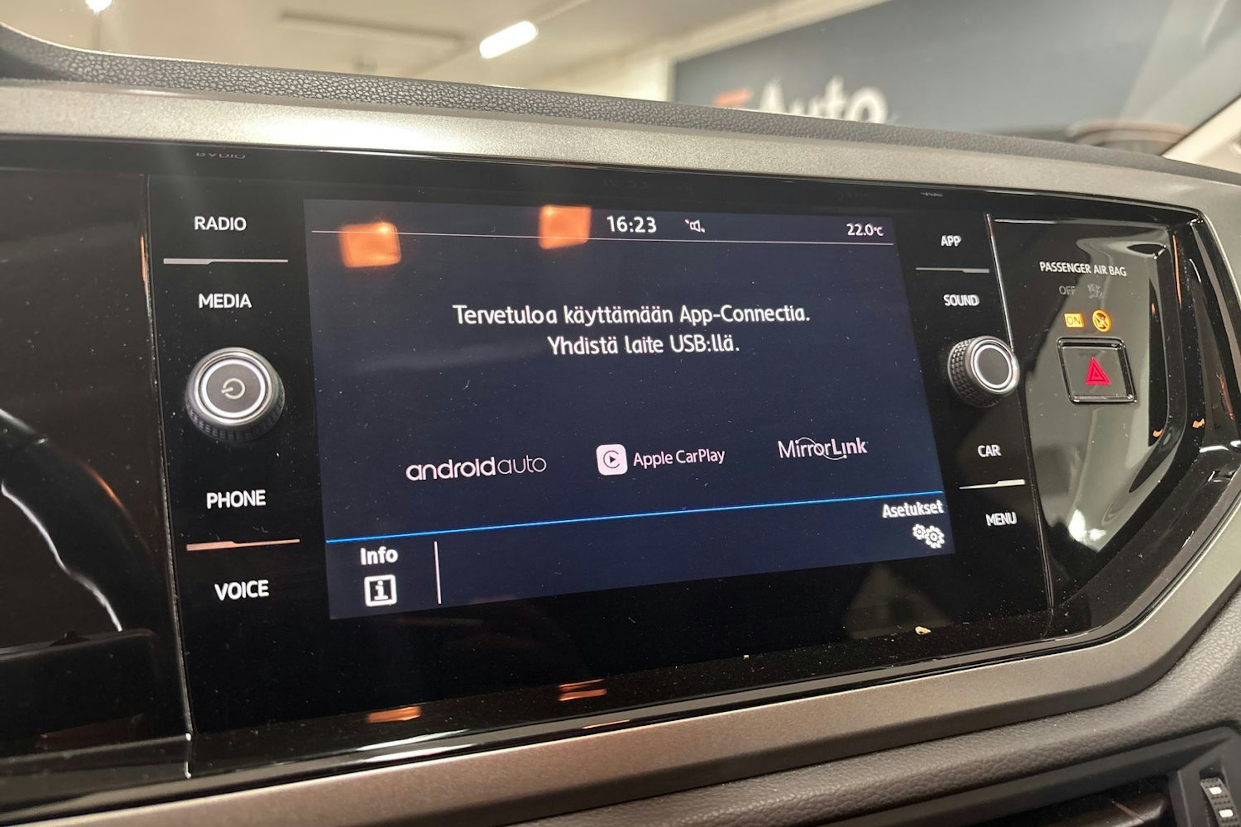 Harmaa Volkswagen POLO 2018 kuva 20.