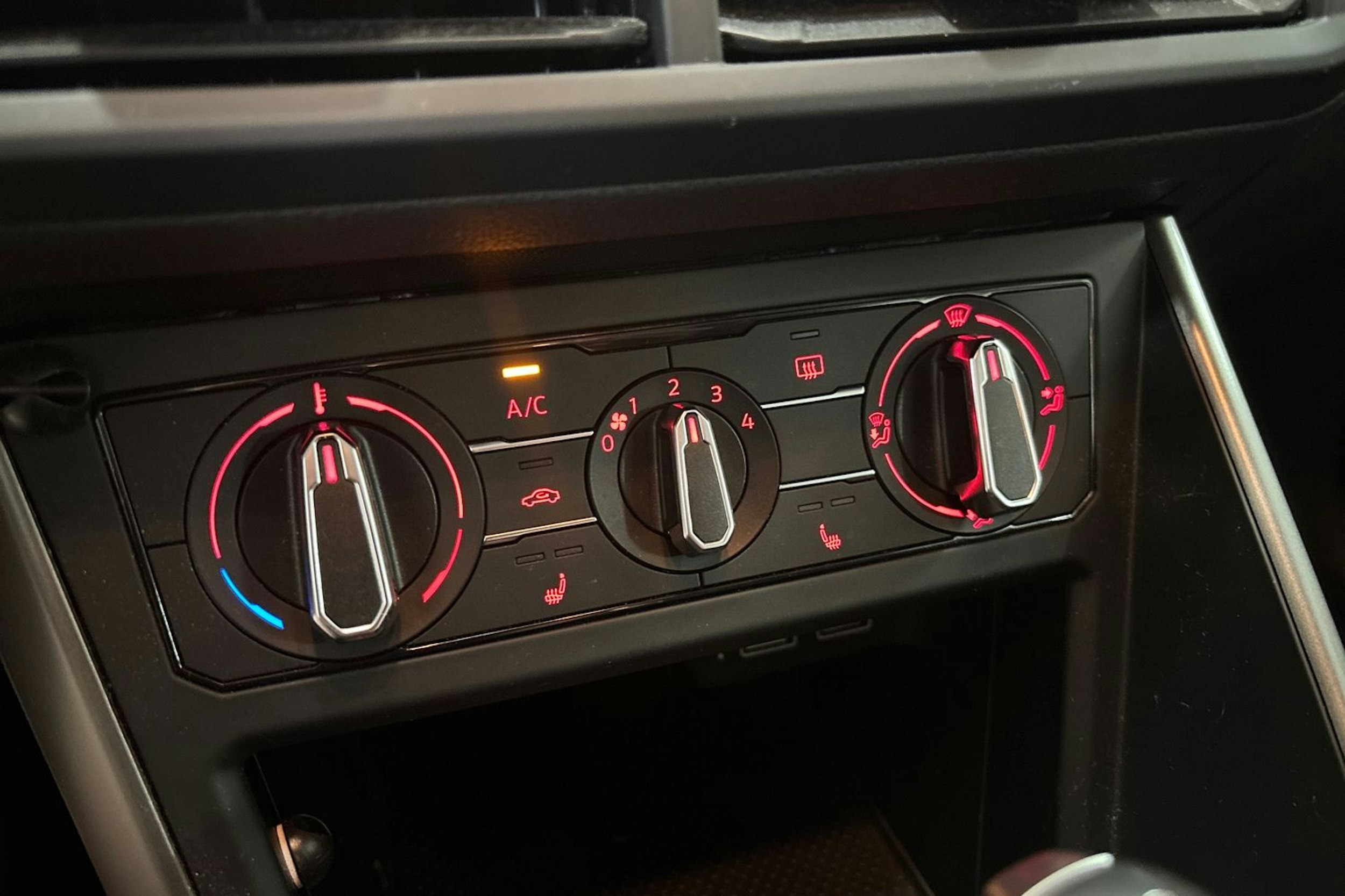 Harmaa Volkswagen POLO 2018 kuva 22.