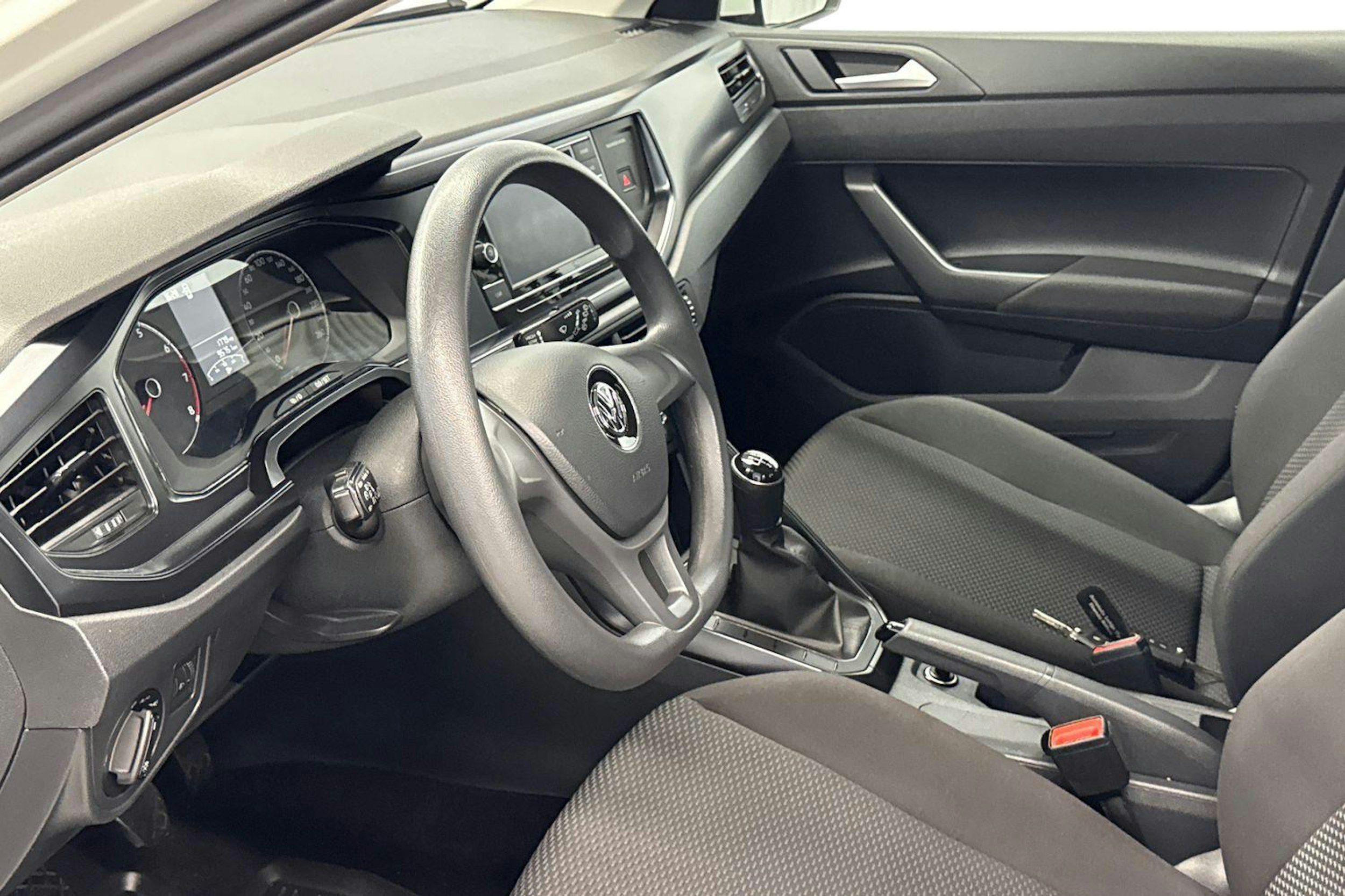 valkoinen Volkswagen Polo 2018 kuva 6.