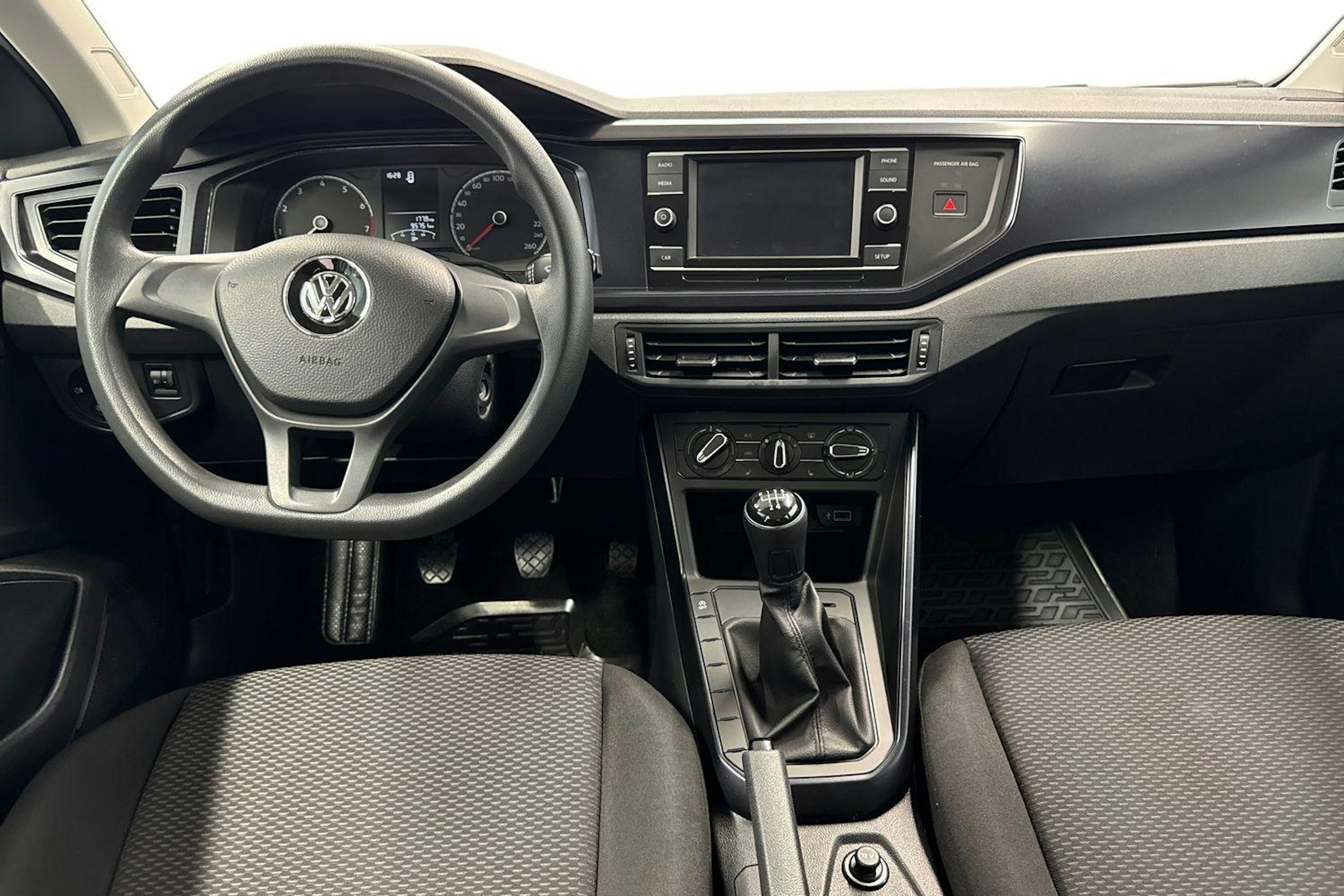 valkoinen Volkswagen Polo 2018 kuva 7.
