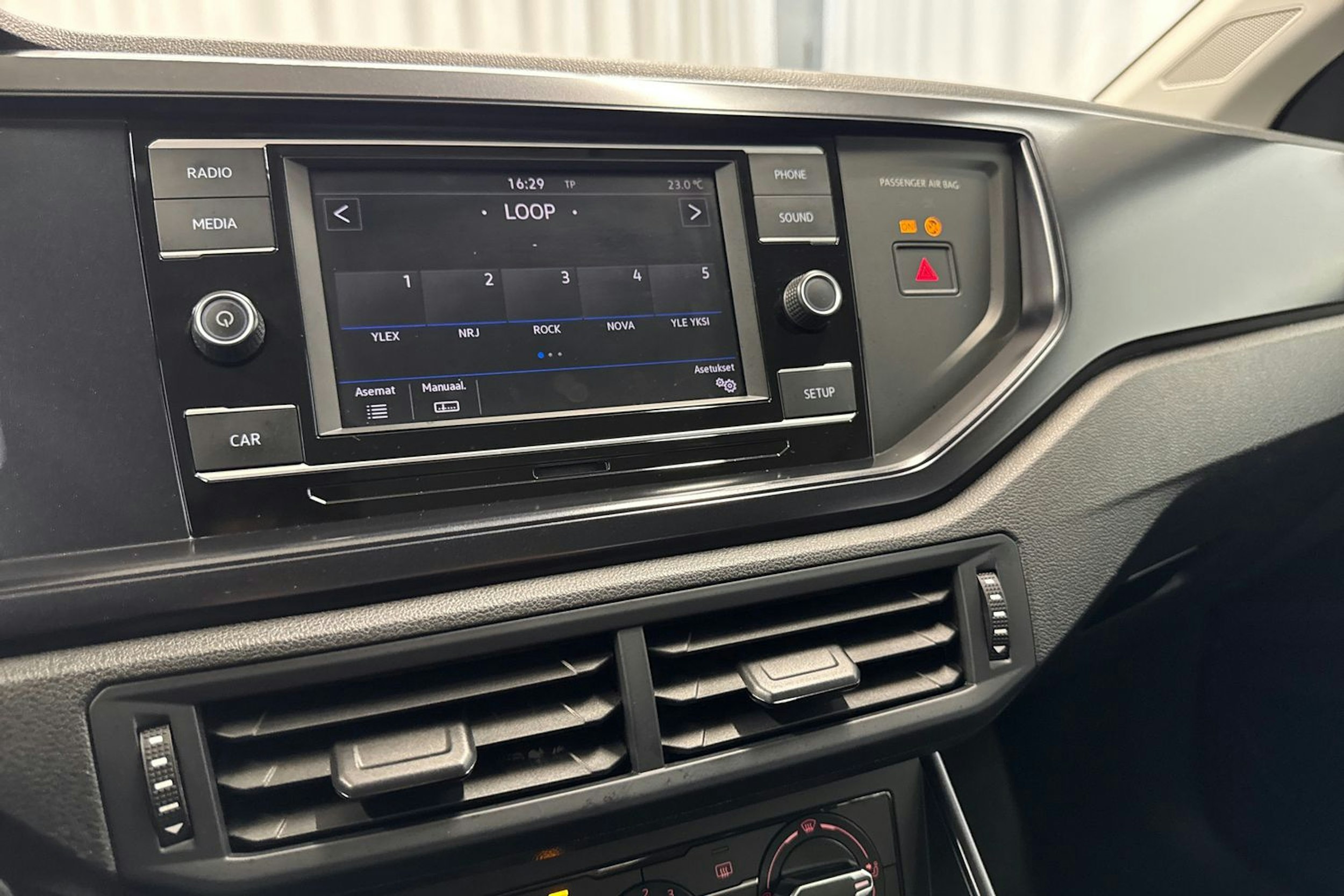 valkoinen Volkswagen Polo 2018 kuva 13.