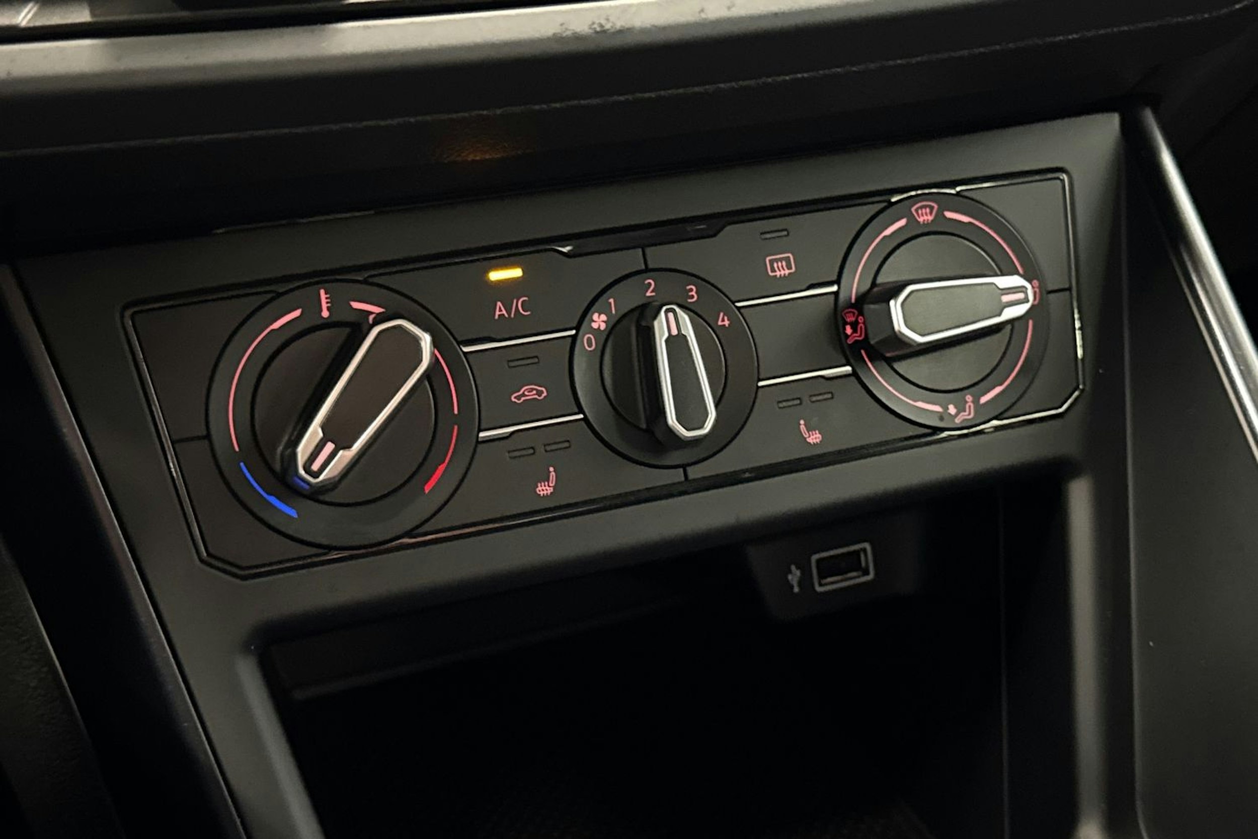valkoinen Volkswagen Polo 2018 kuva 14.