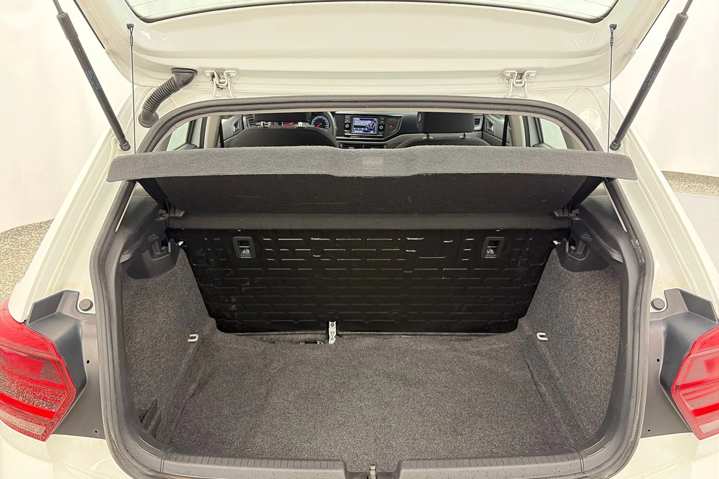 valkoinen Volkswagen Polo 2018 kuva 15.