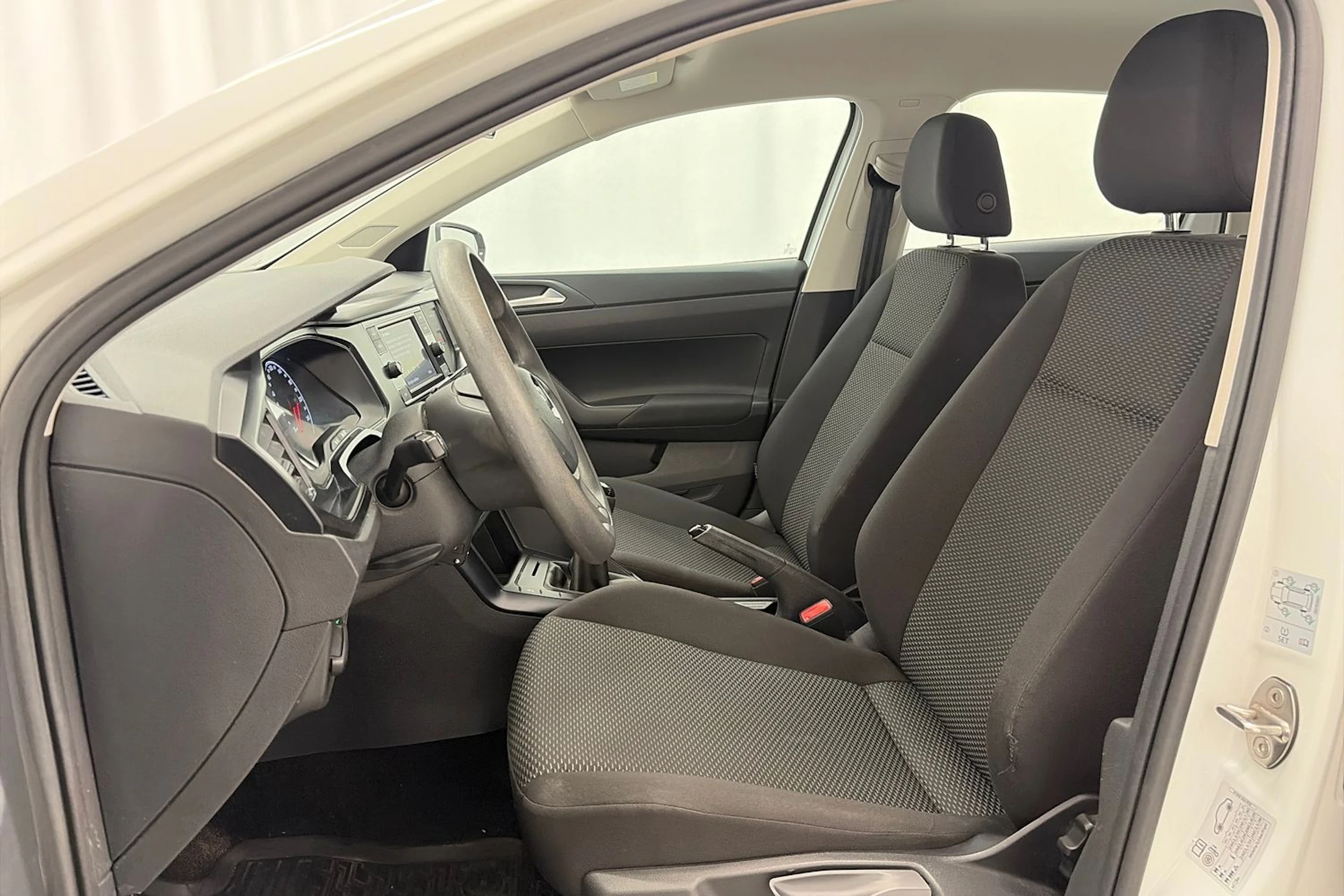 valkoinen Volkswagen Polo 2018 kuva 16.