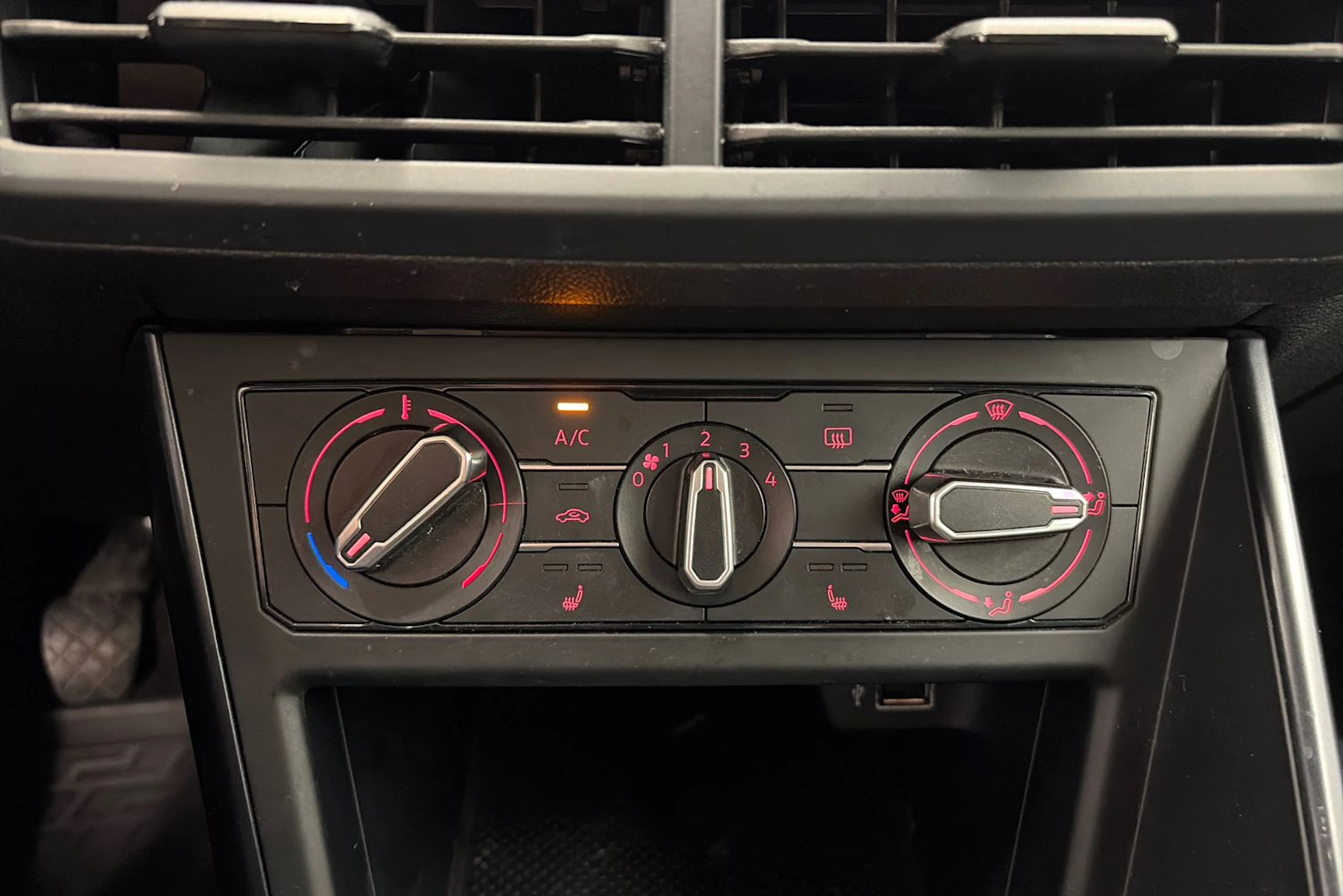 valkoinen Volkswagen Polo 2018 kuva 21.