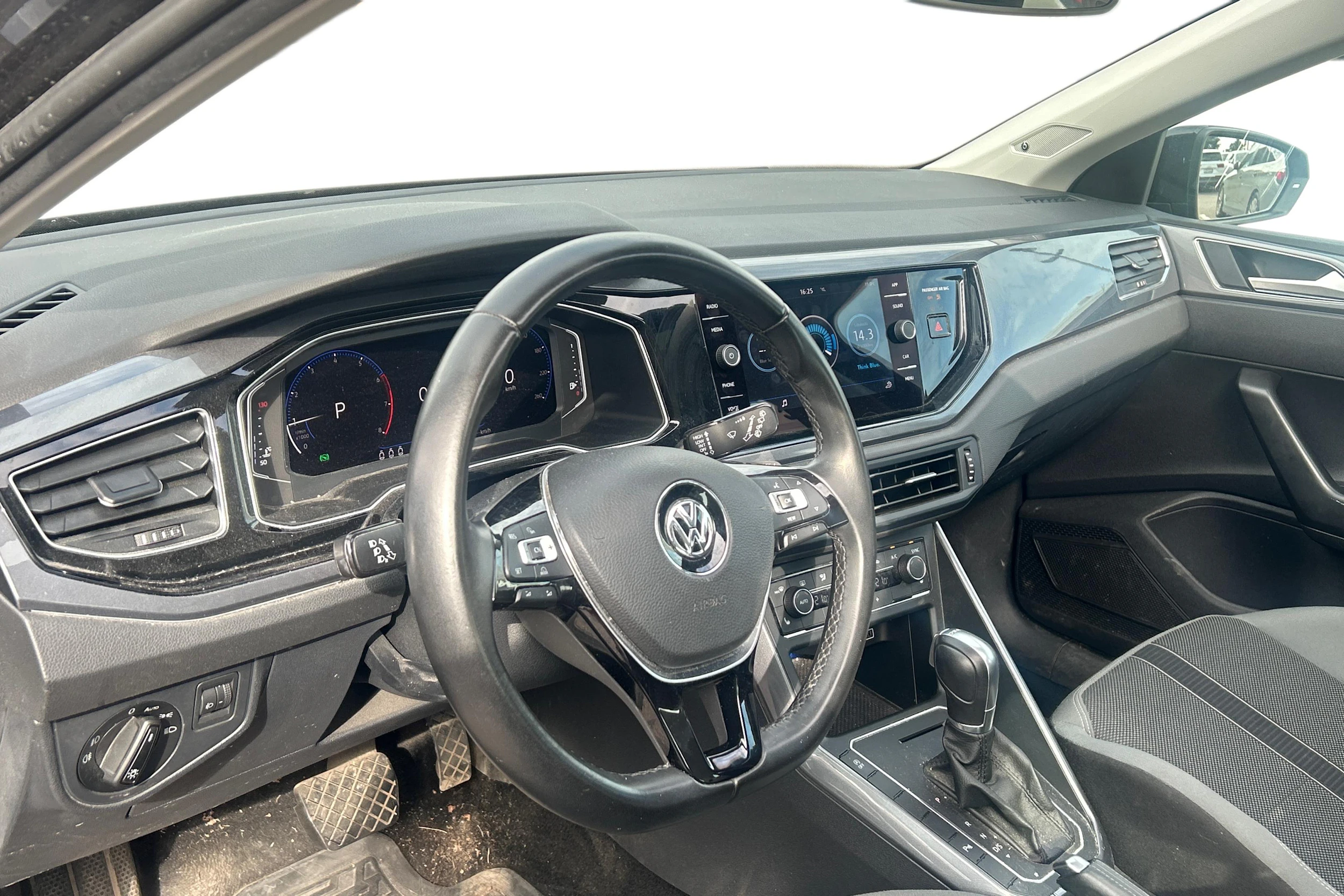 Musta Volkswagen POLO 2018 kuva 3.