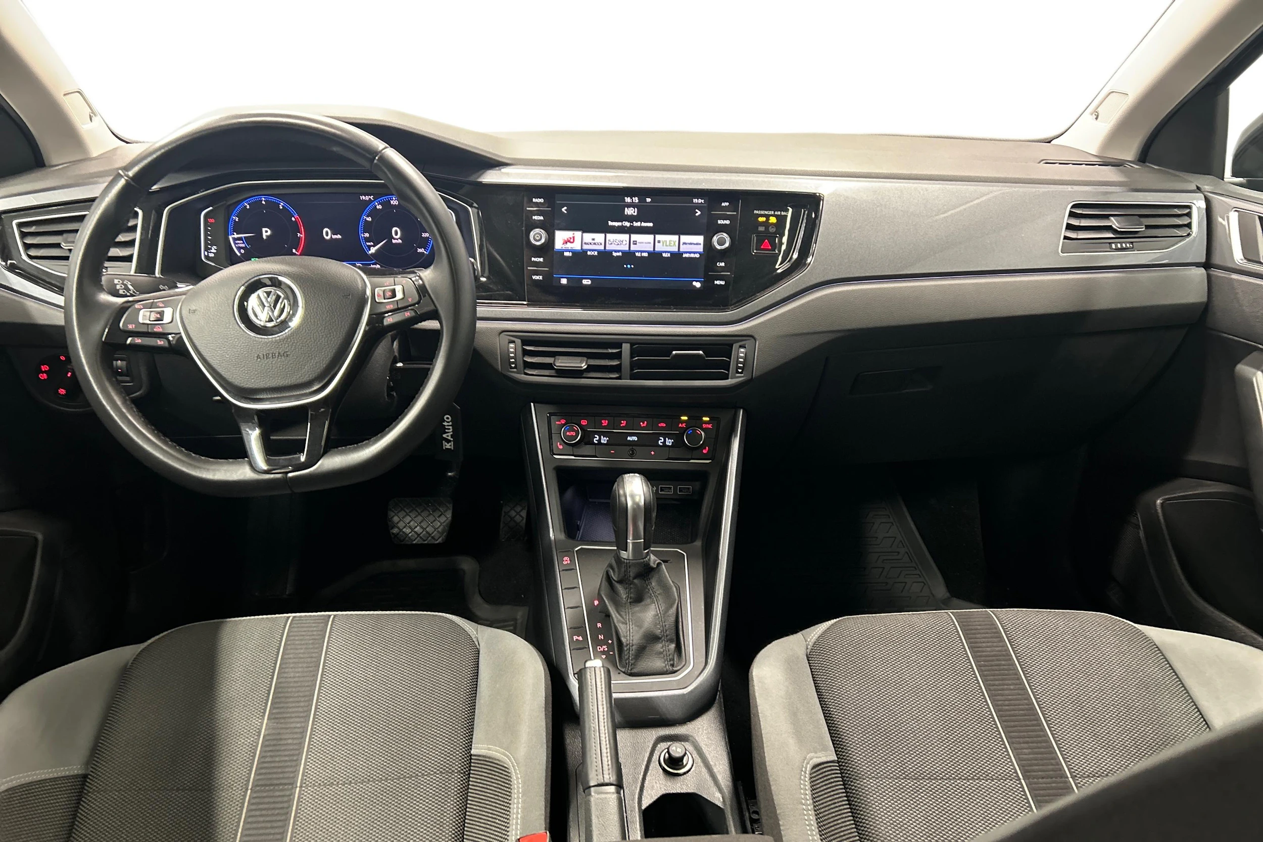 Musta Volkswagen POLO 2018 kuva 7.