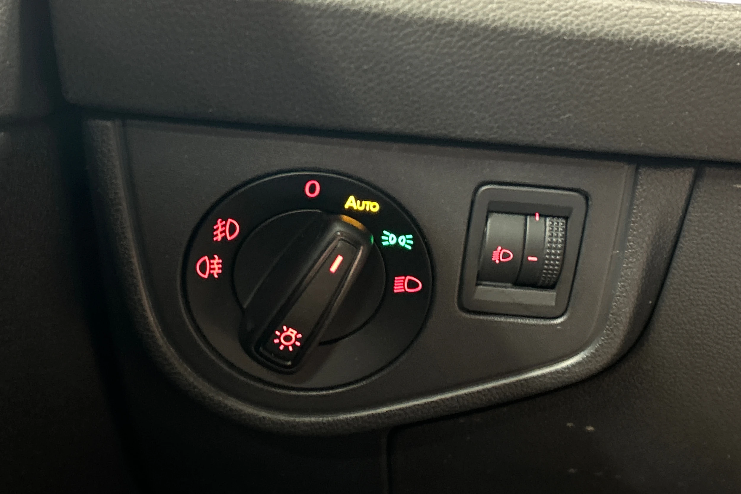 Musta Volkswagen POLO 2018 kuva 15.