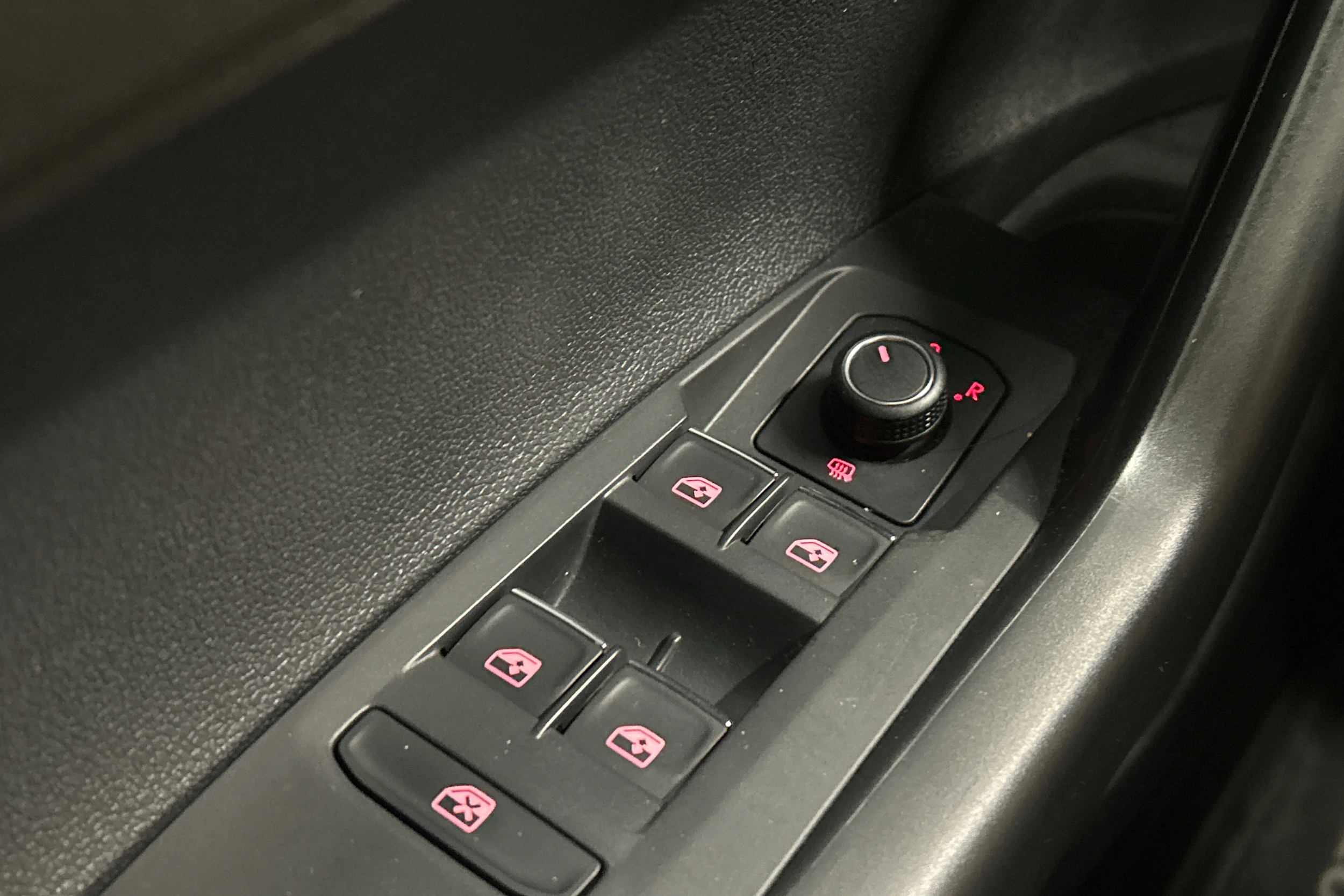 Musta Volkswagen POLO 2018 kuva 16.