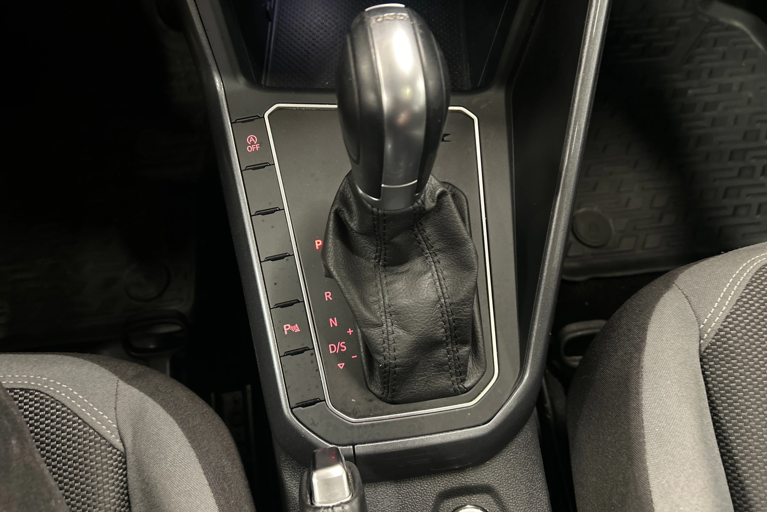 Musta Volkswagen POLO 2018 kuva 17.