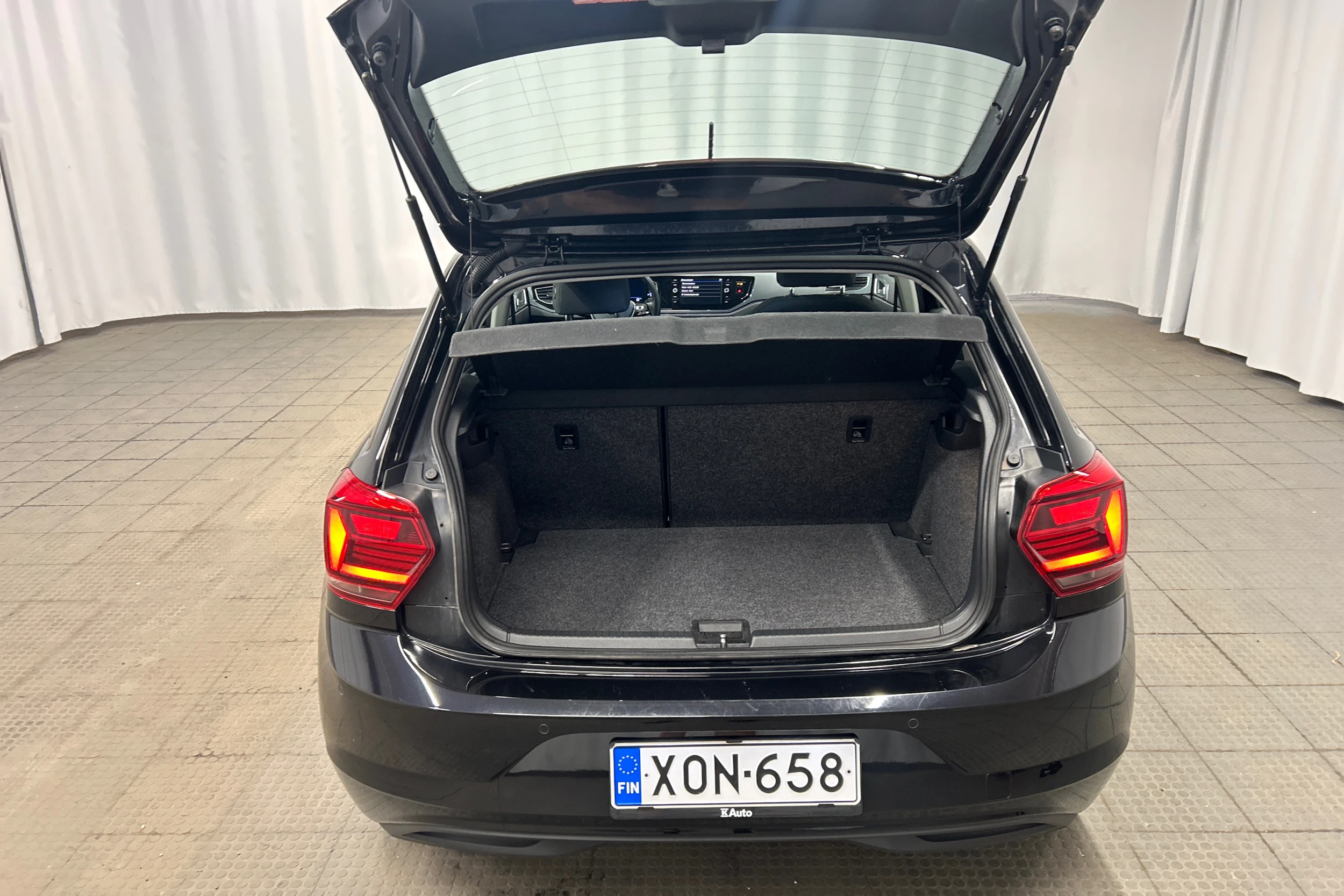 Musta Volkswagen POLO 2018 kuva 26.