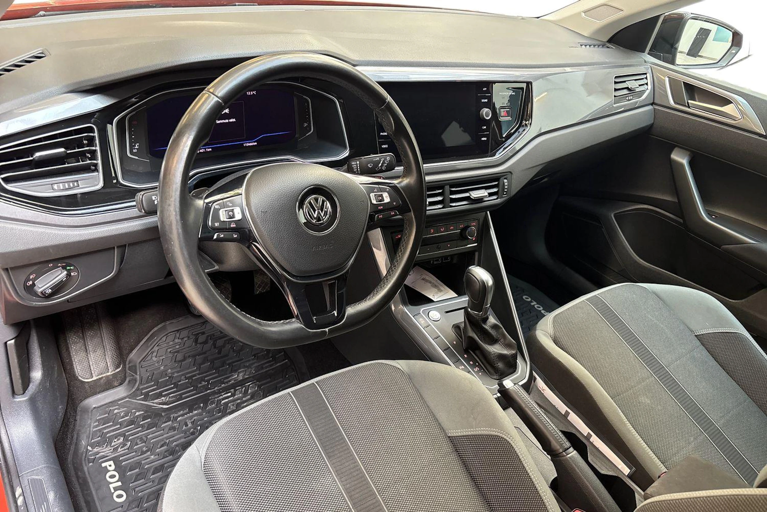 oranssi Volkswagen Polo 2018 kuva 6.