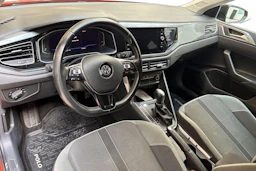 oranssi Volkswagen Polo 2018 kuva 6.