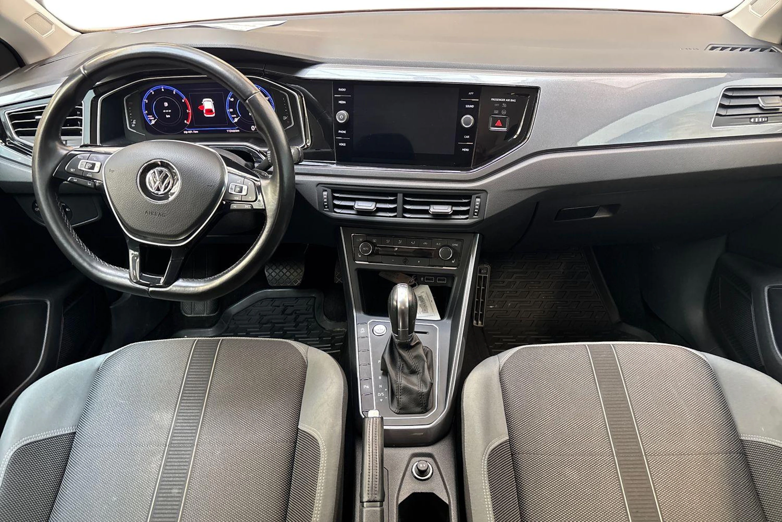 oranssi Volkswagen Polo 2018 kuva 7.