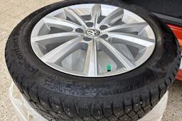 oranssi Volkswagen Polo 2018 kuva 11.
