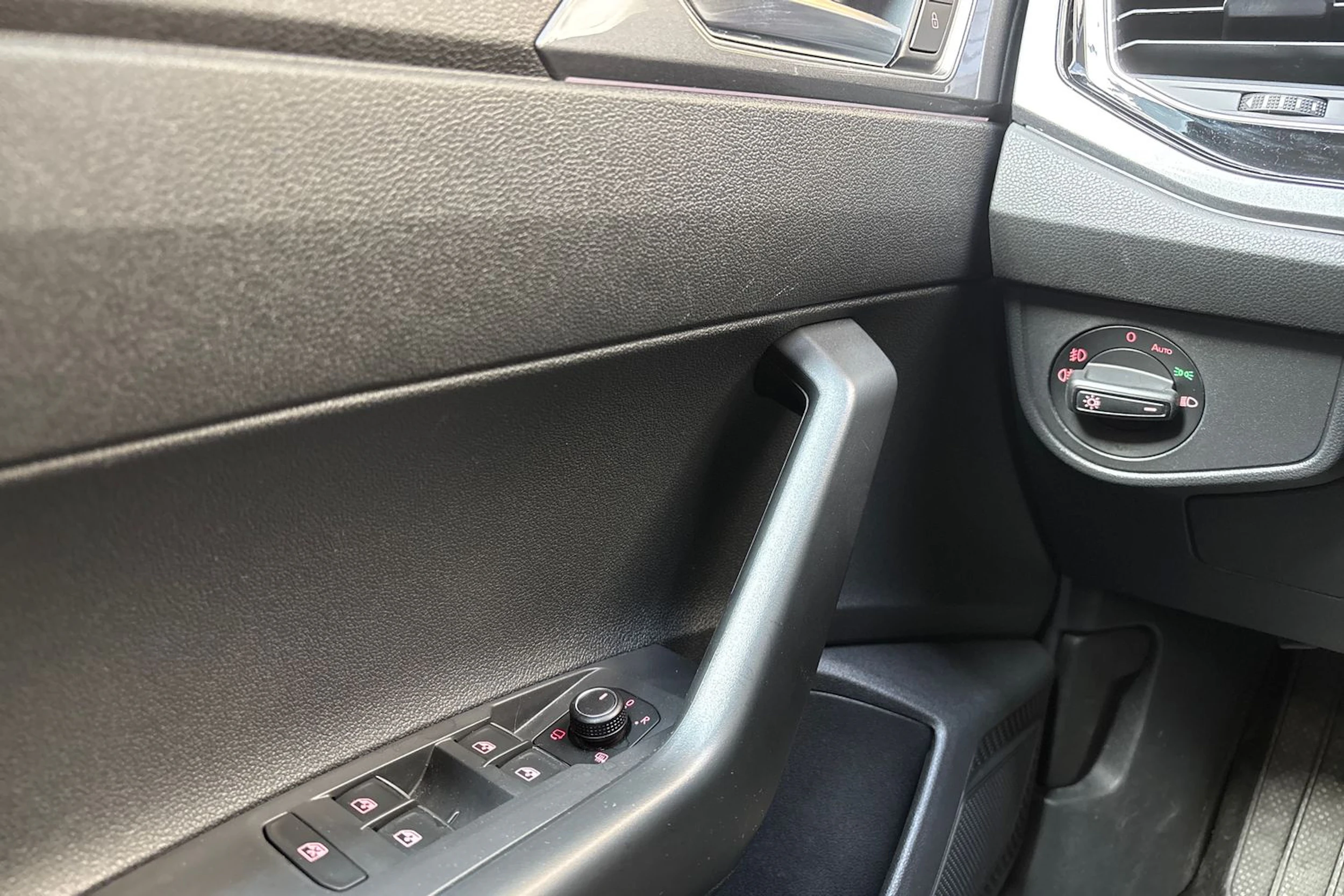 oranssi Volkswagen Polo 2018 kuva 14.