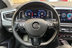 oranssi Volkswagen Polo 2018 kuva 15.