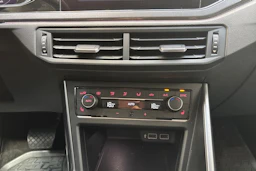 oranssi Volkswagen Polo 2018 kuva 18.