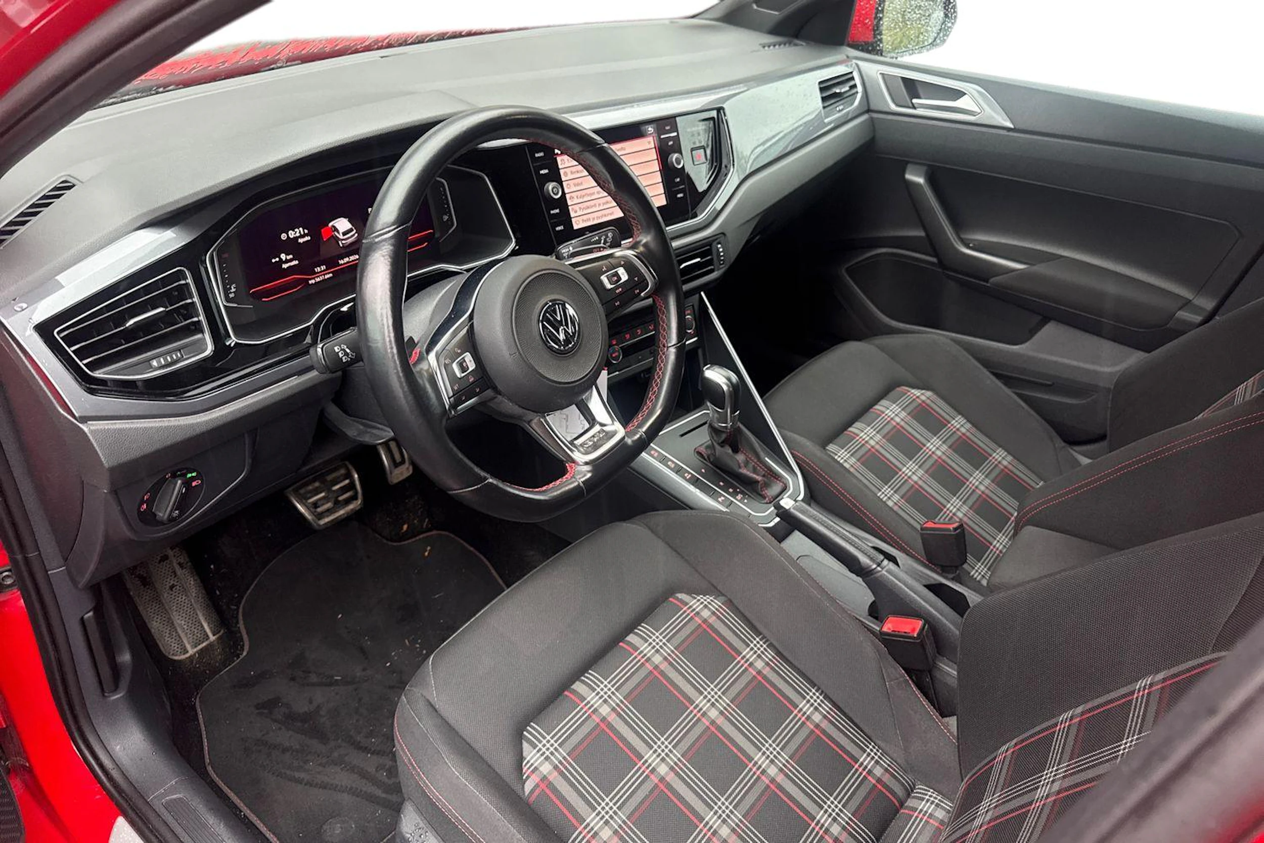 punainen Volkswagen Polo 2018 kuva 3.
