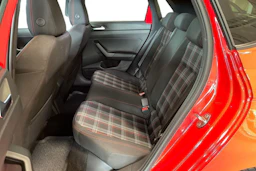 punainen Volkswagen Polo 2018 kuva 8.