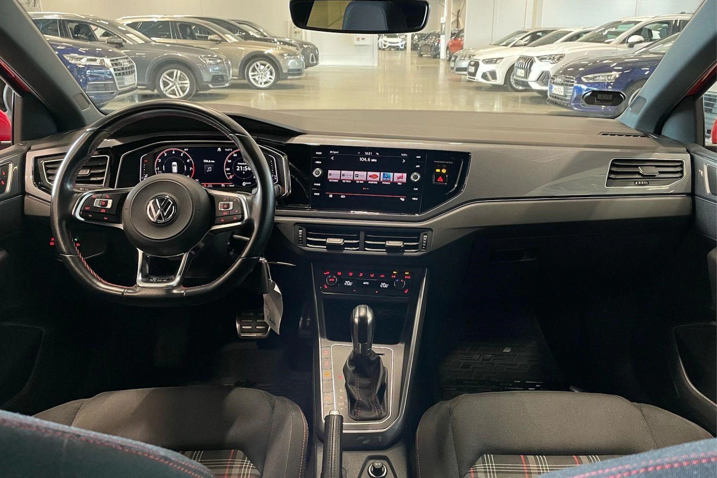 punainen Volkswagen Polo 2018 kuva 11.