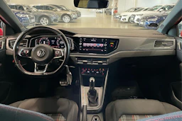 punainen Volkswagen Polo 2018 kuva 11.