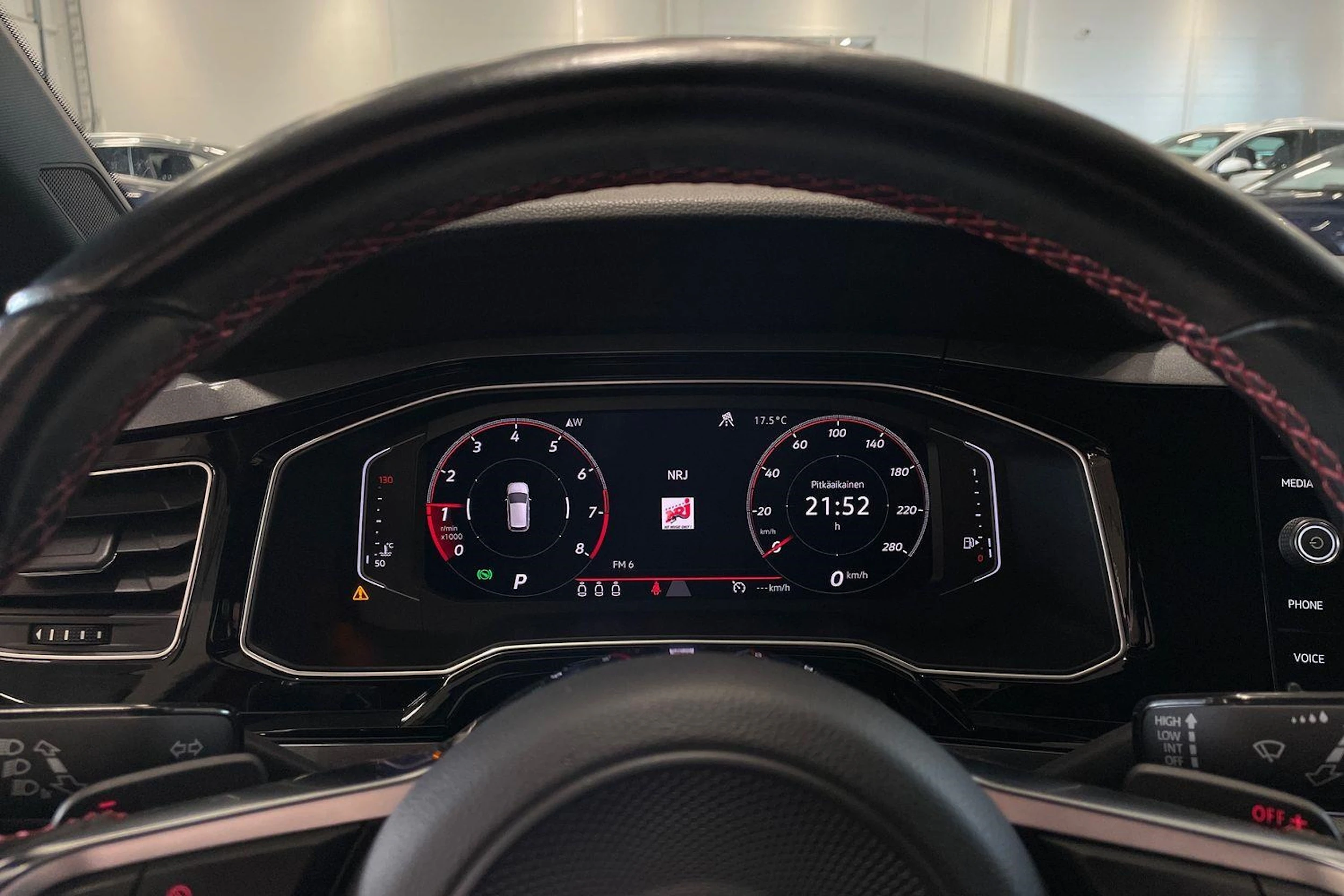 punainen Volkswagen Polo 2018 kuva 13.