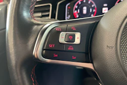 punainen Volkswagen Polo 2018 kuva 15.