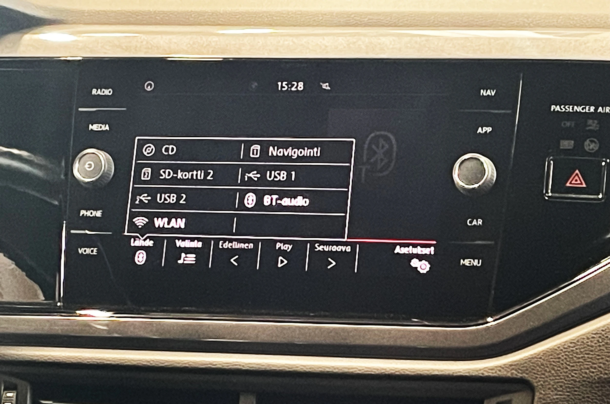 punainen Volkswagen Polo 2018 kuva 20.